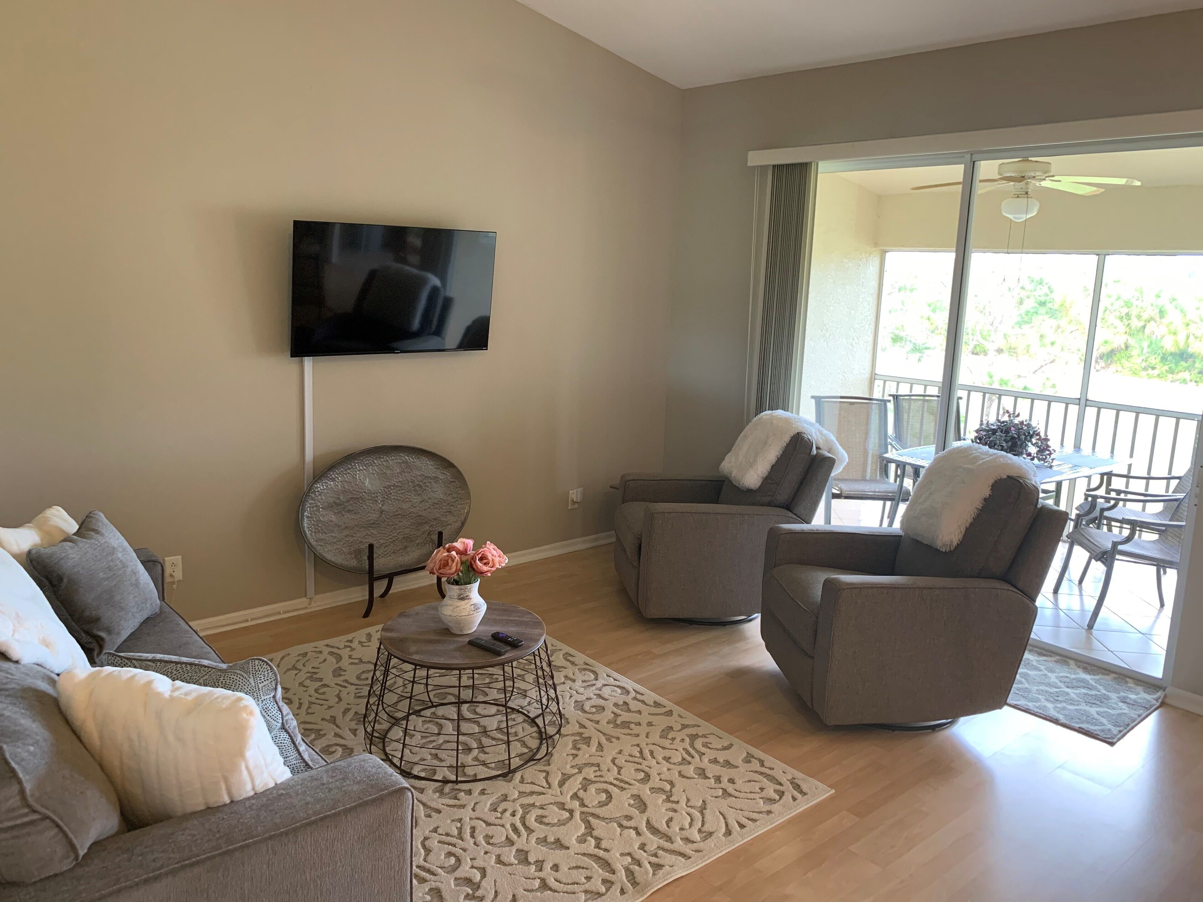 Stunning Condo in Stoneybrook Golf Community