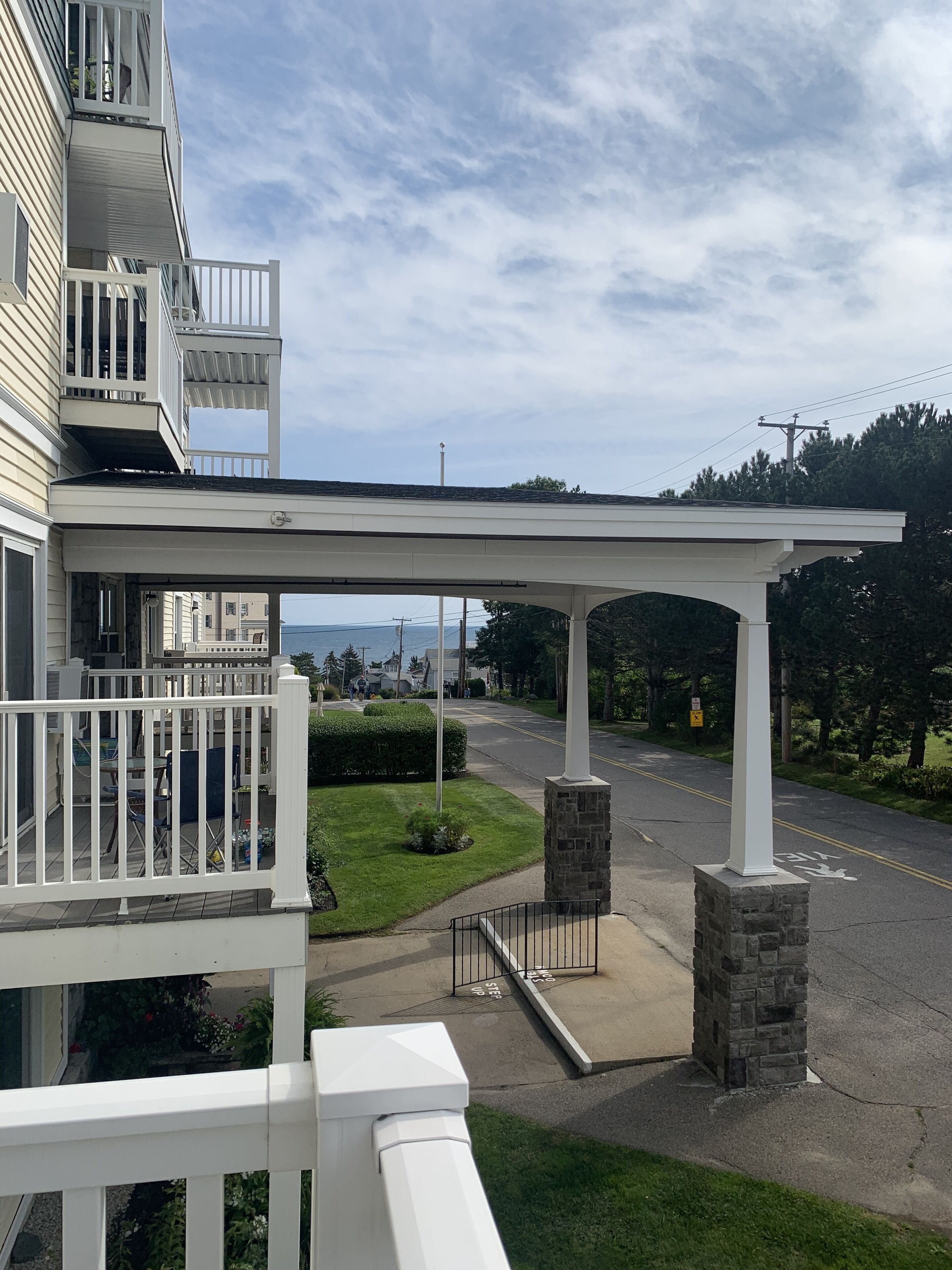 Spacious Condo w/ Ocean Views and Pool! 3 min walk from Marginal Way and Beach!