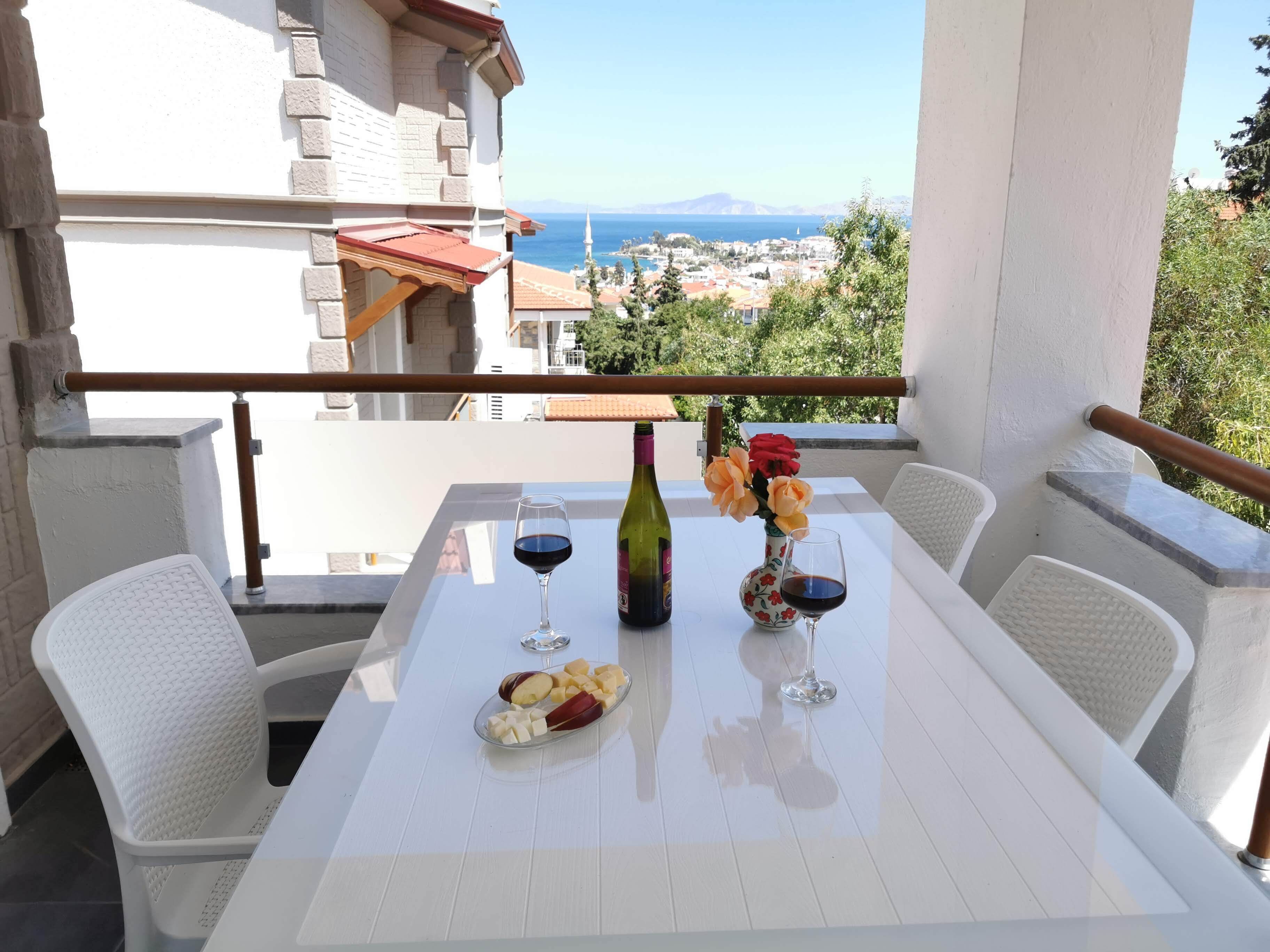 2+1 apartment with sea view in the centre