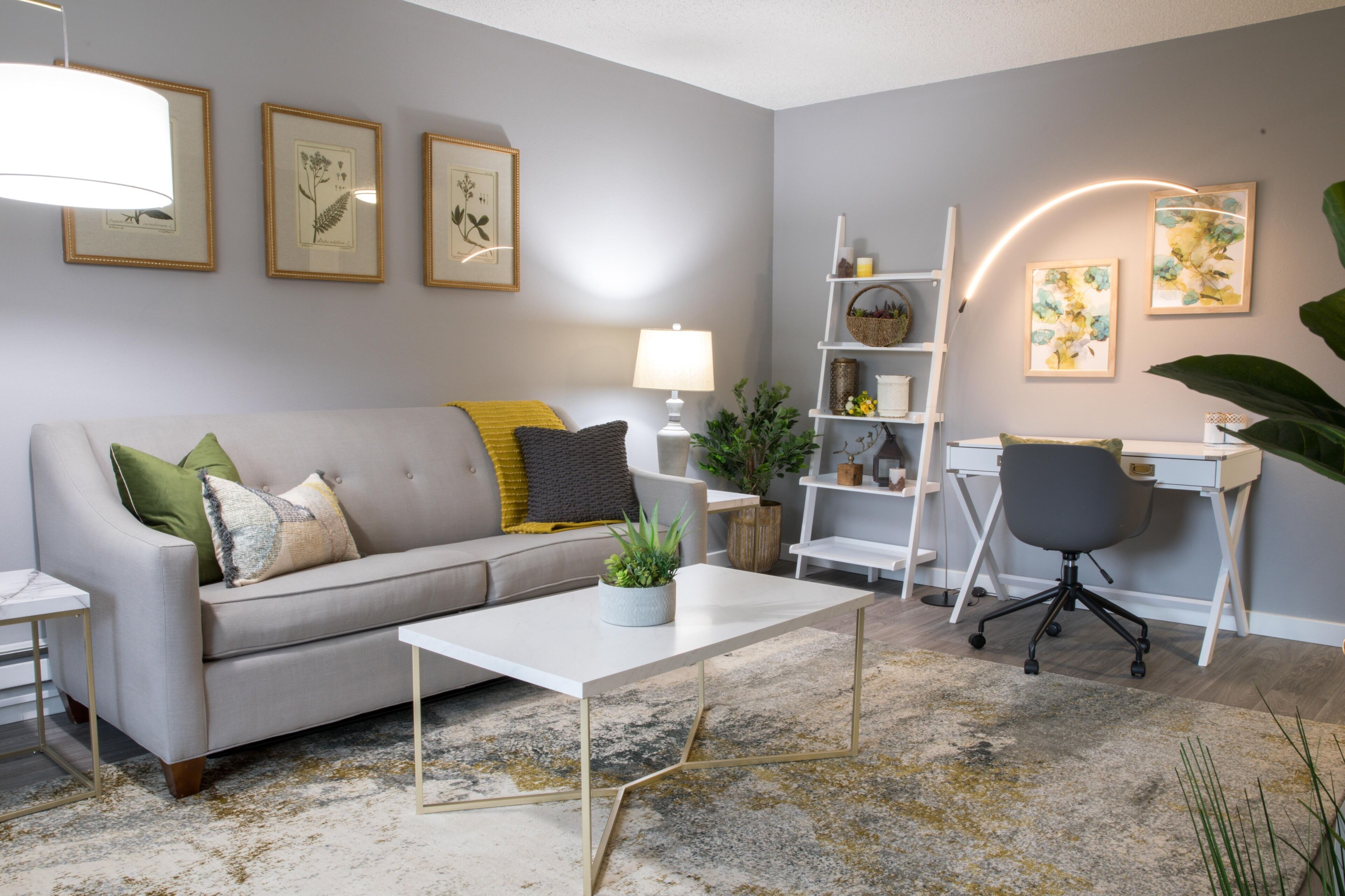 NEW! King Bed, 600mbps +4K TVs in the Garden Apt