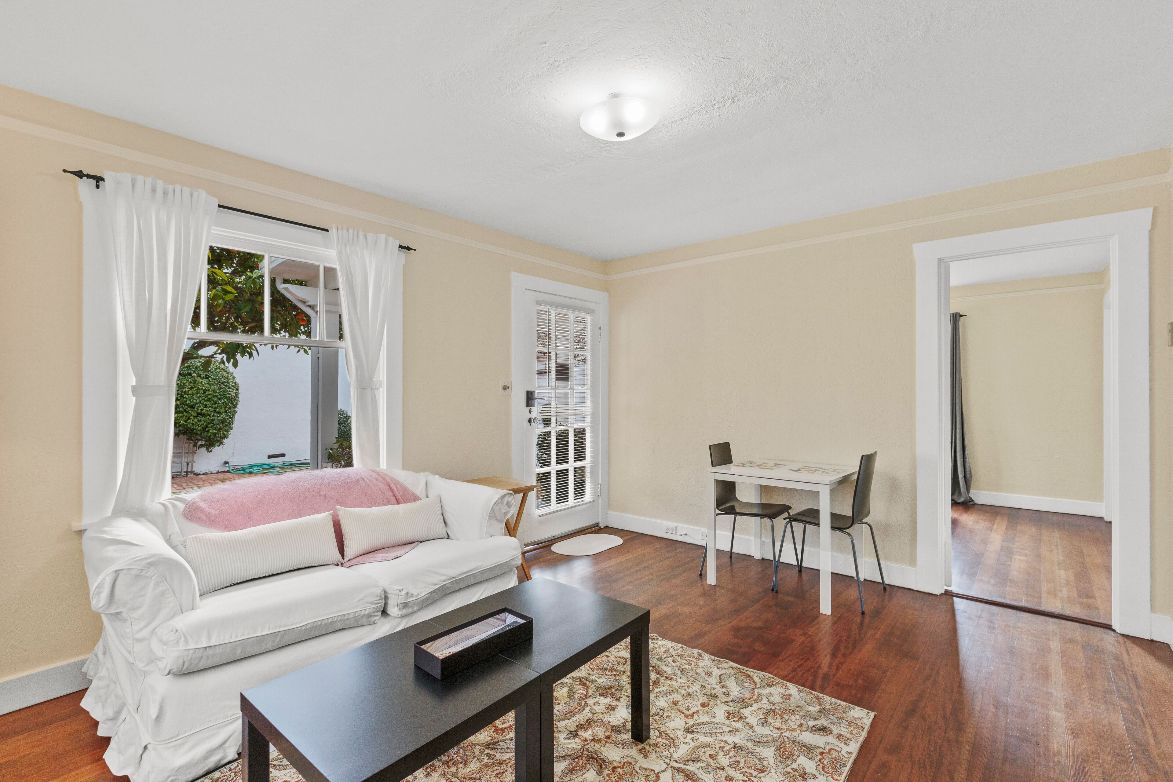 Heart of Palo Alto Cottage w Parking Near Stanford