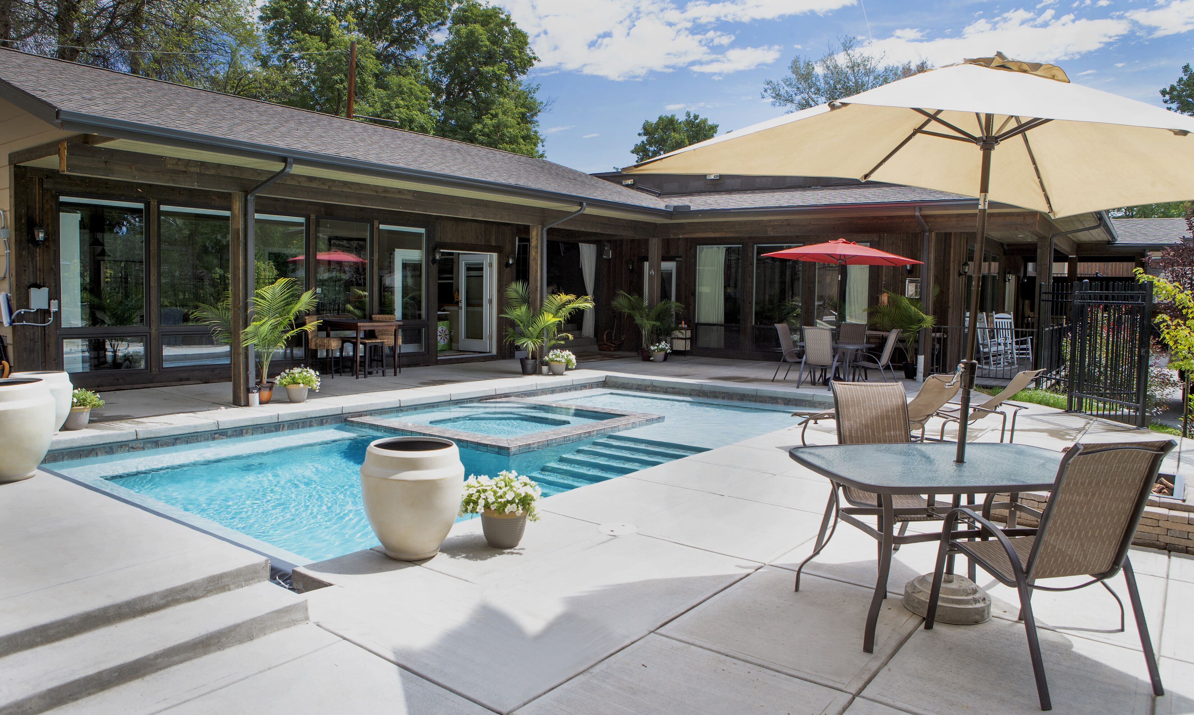 PRIVATE POOL HOUSE w/ heated pool and 2 hot tubs.