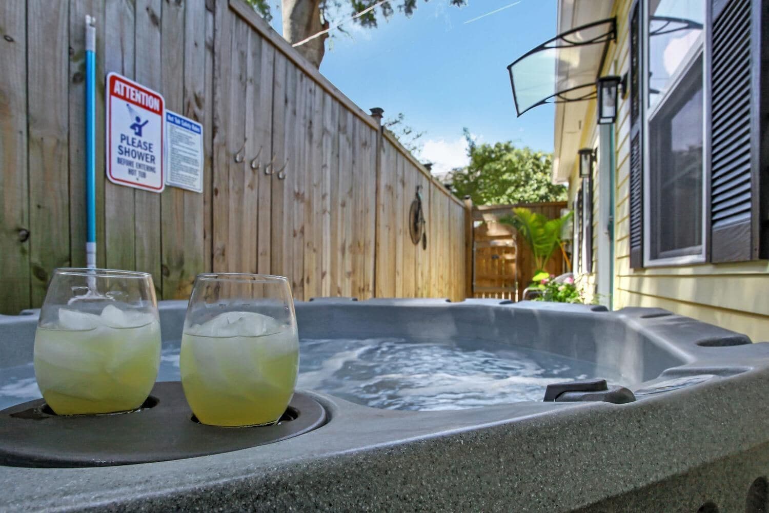 Carriage House W/ Hot Tub! Near Starland Yard