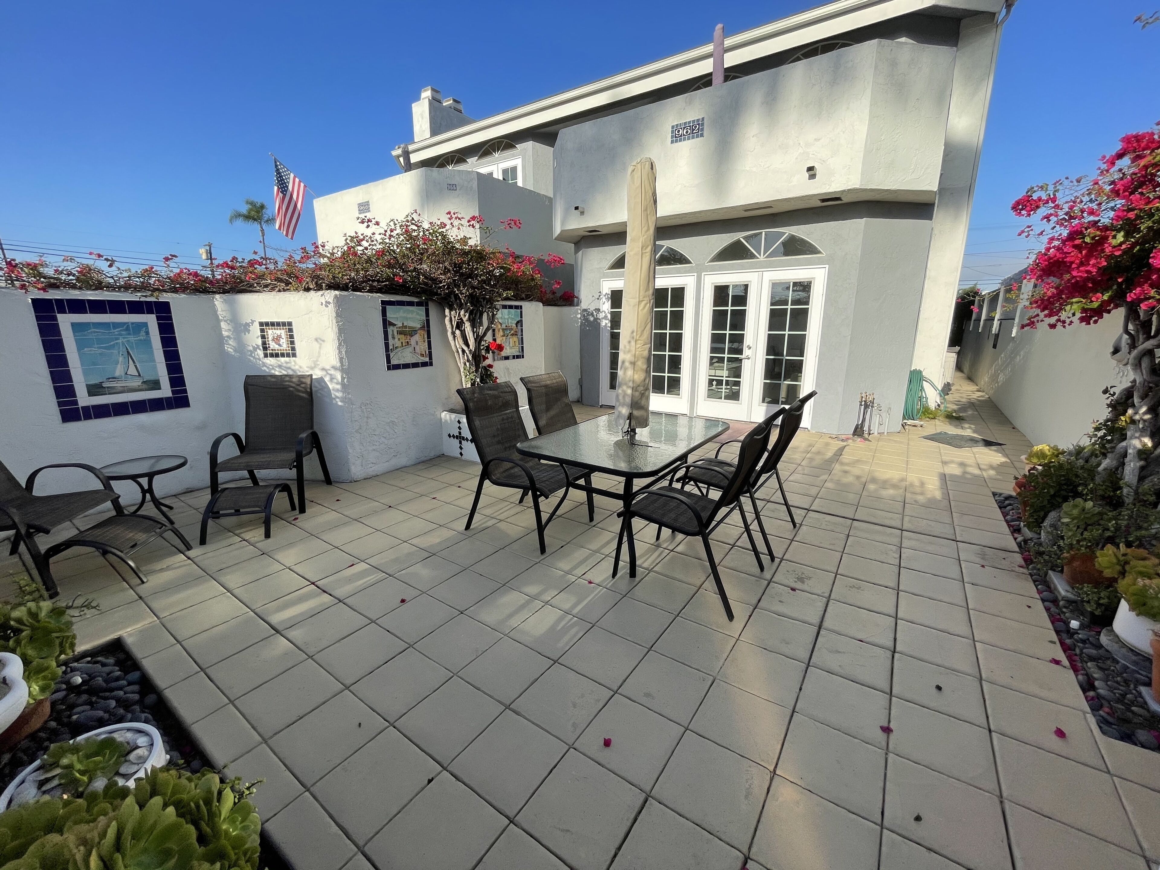 House of Bells 960 C 2B/2B Private Patio 1st flr Great Location