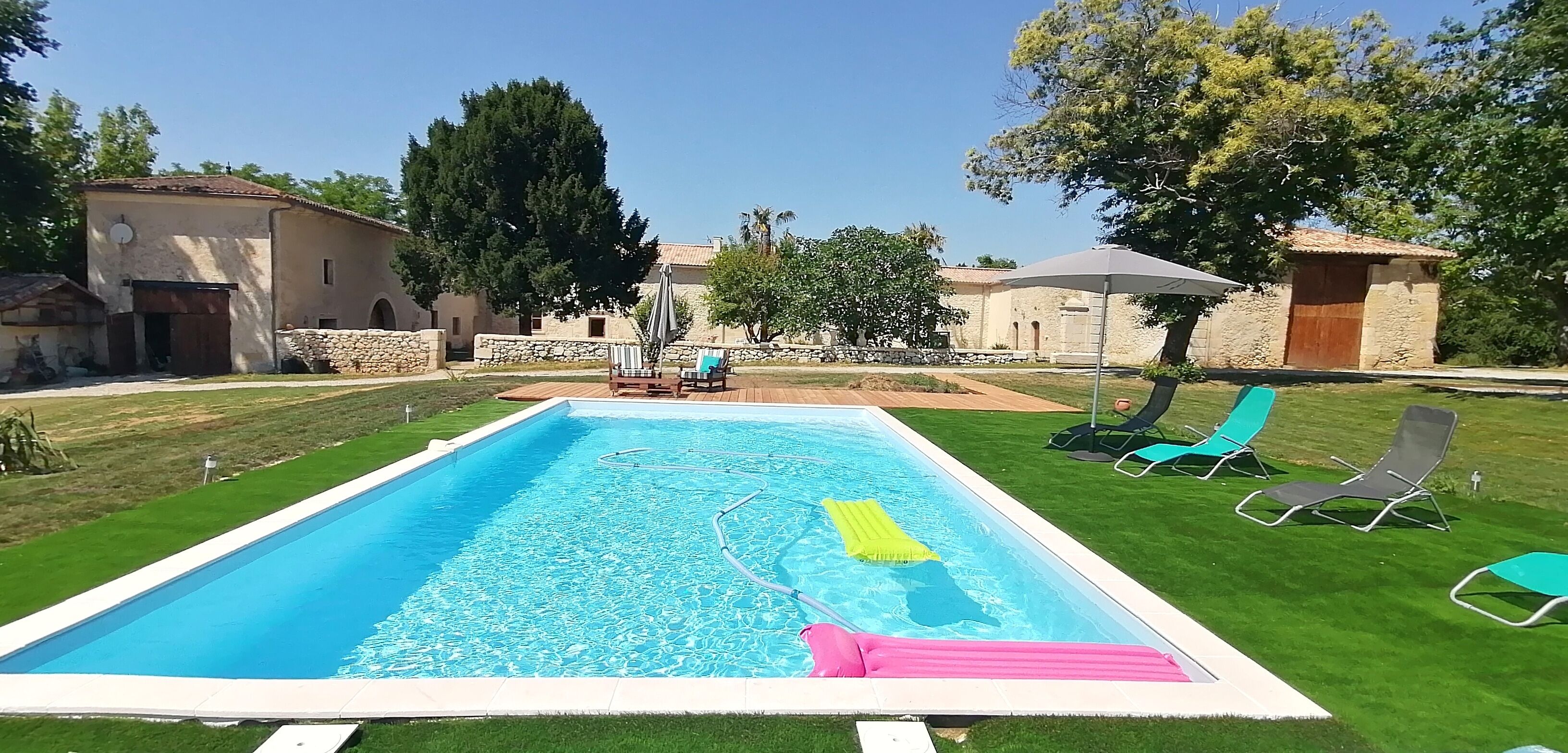 Domaine de Gaïa, Room Aphrodite, Swimming pool, 1.5 ha park, Prox Saint-Emilion.