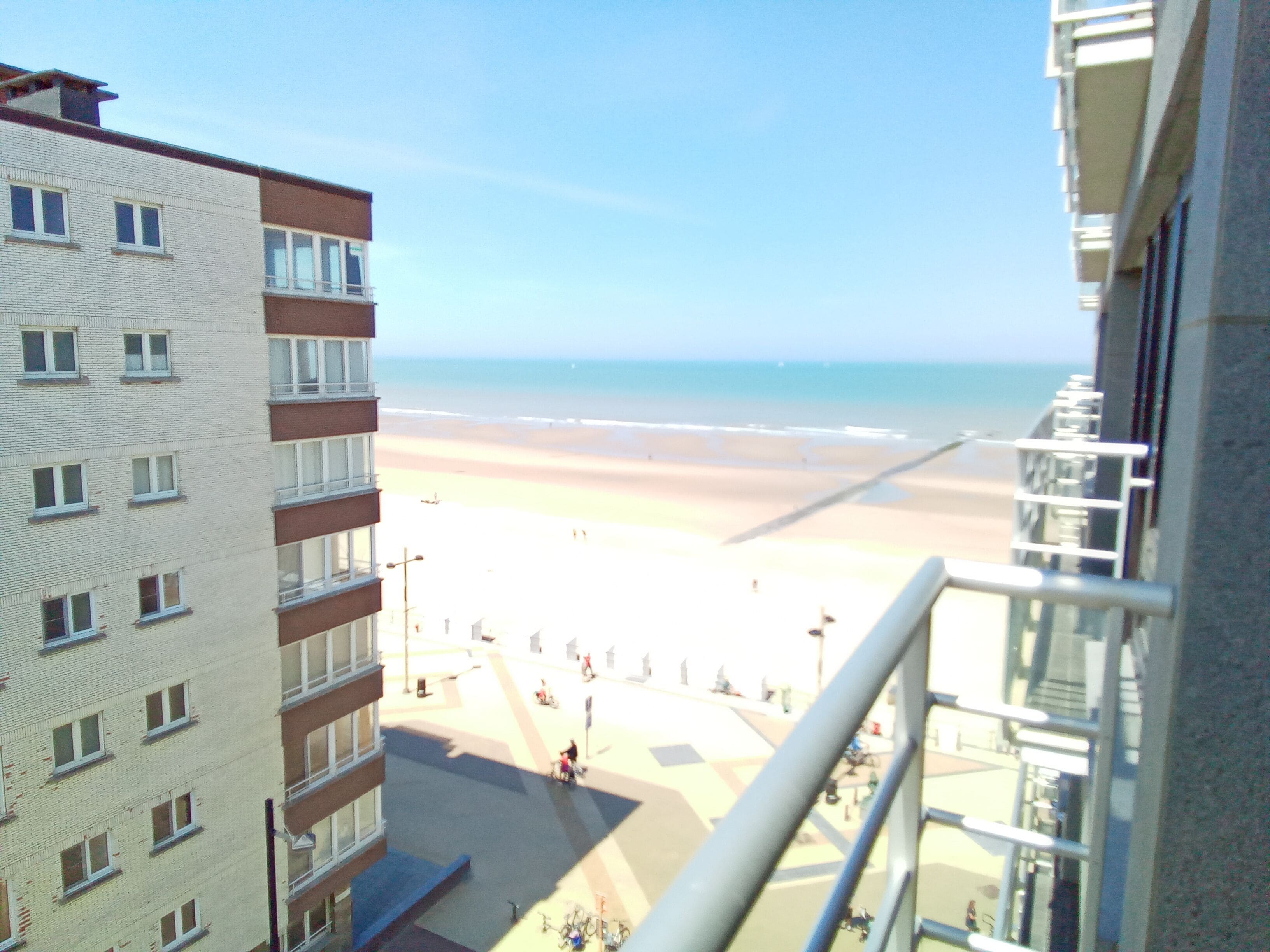 Pleasant studio with side sea view