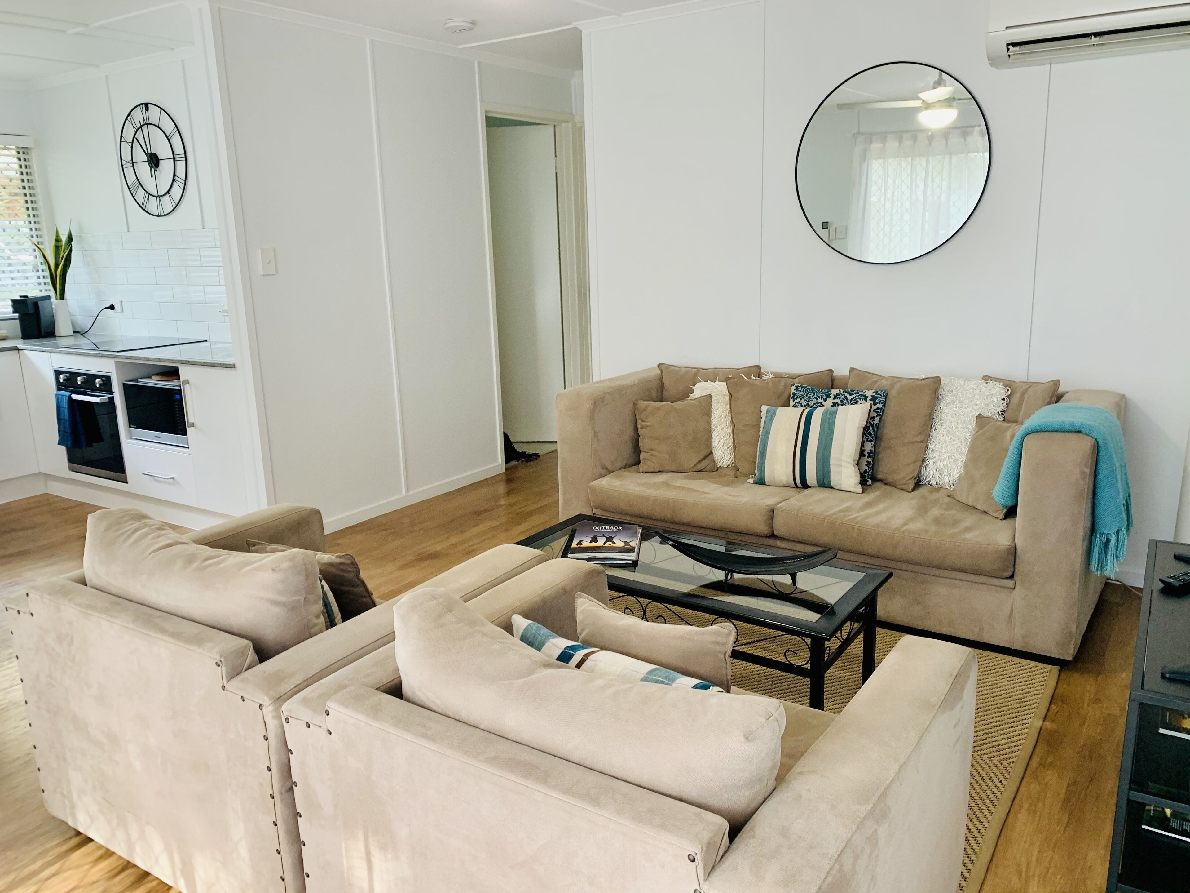  ‘The Range Retreat’ 2 brm unit near Mater, schools &  gardens