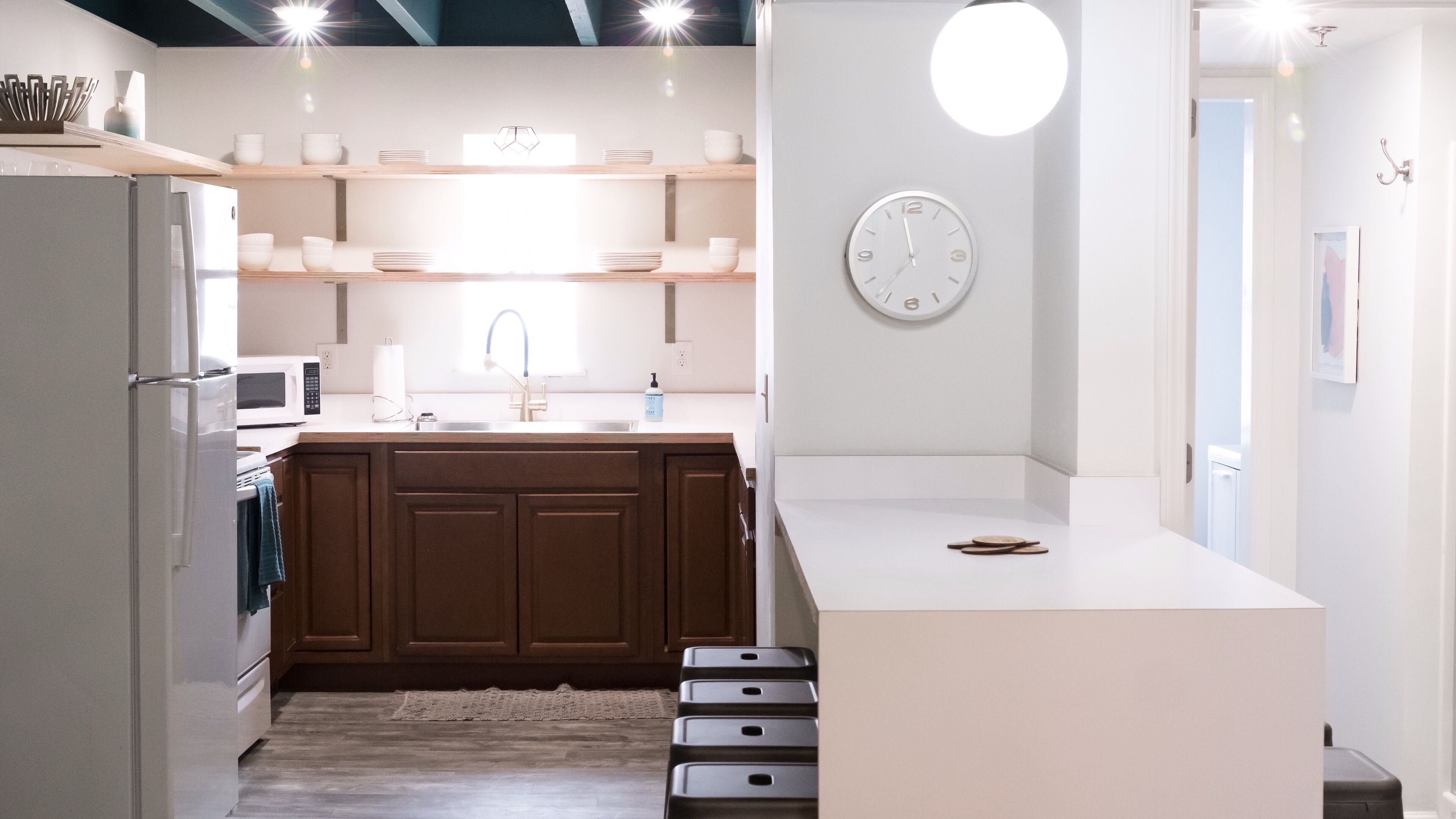 Modern Themed 3 Bedroom Apartment with-in Walking Distance of Downtown JC