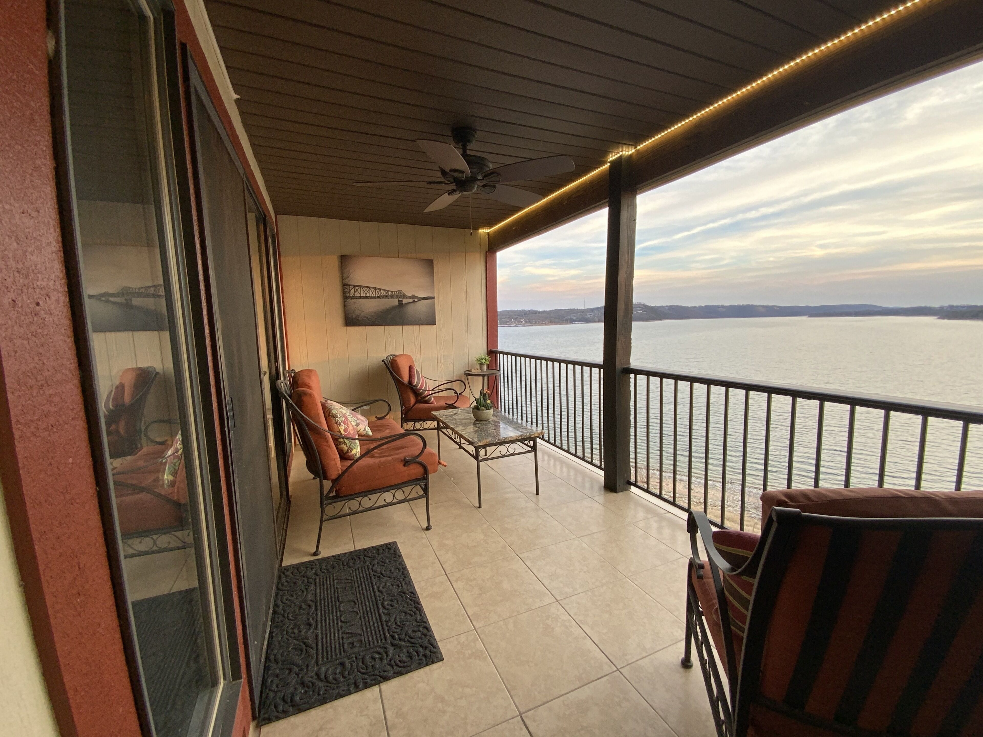 Beautiful, Updated, 2 Bdrm Condo w/ Gorgeous Lake View! Close to Dogwood Canyon!