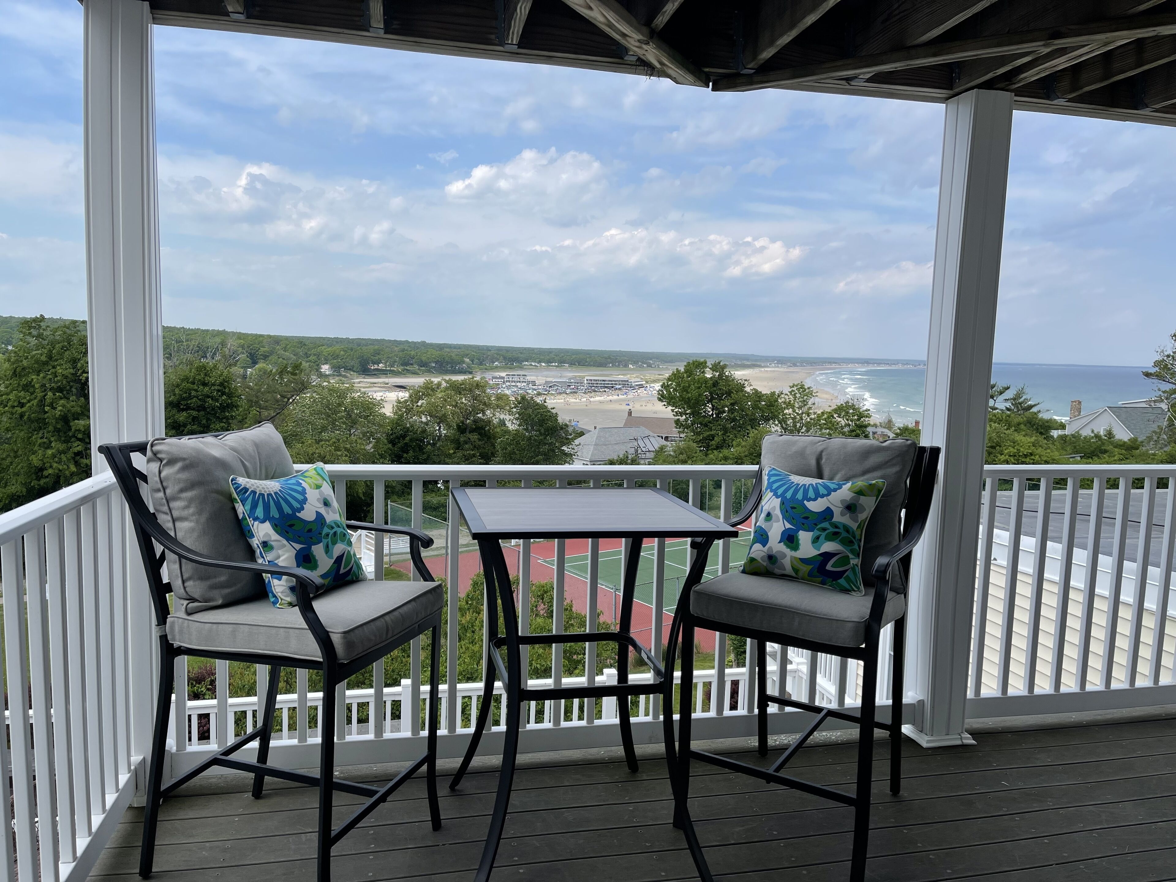 Newly purchased and listed unit at the Lookout with incredible views.-No Linens