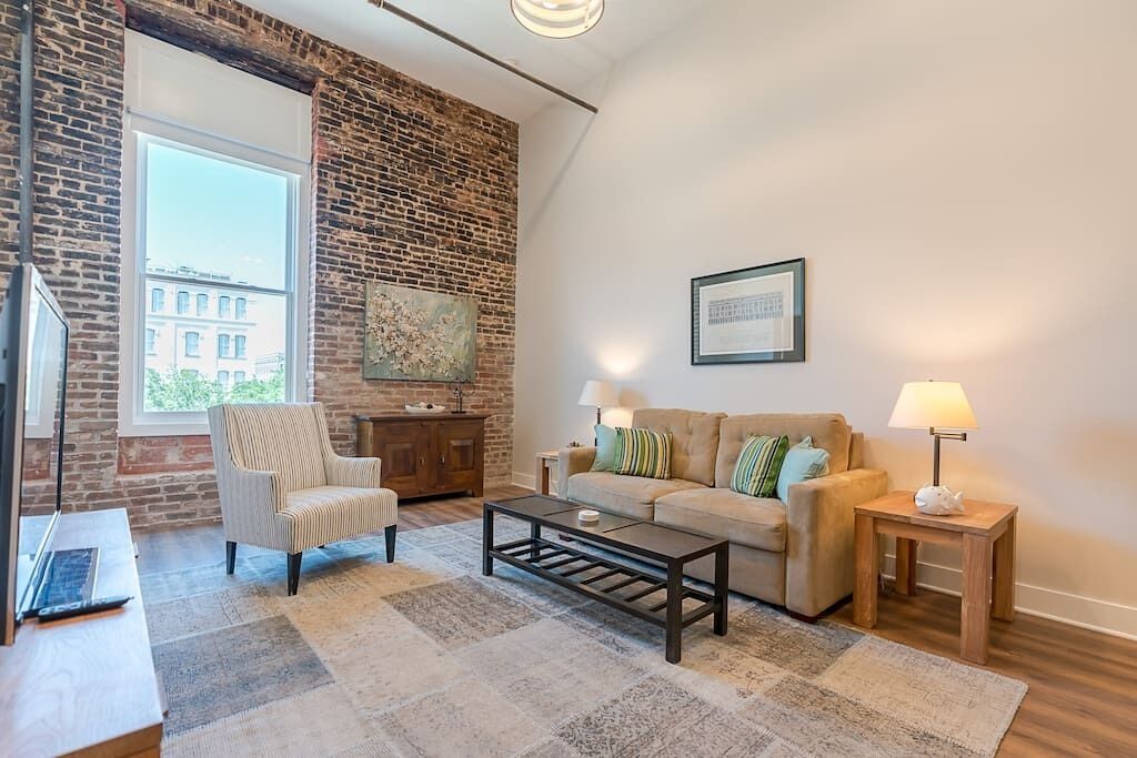 (203) Meilleur-Beautiful Downtown Large 1-Bedroom Loft