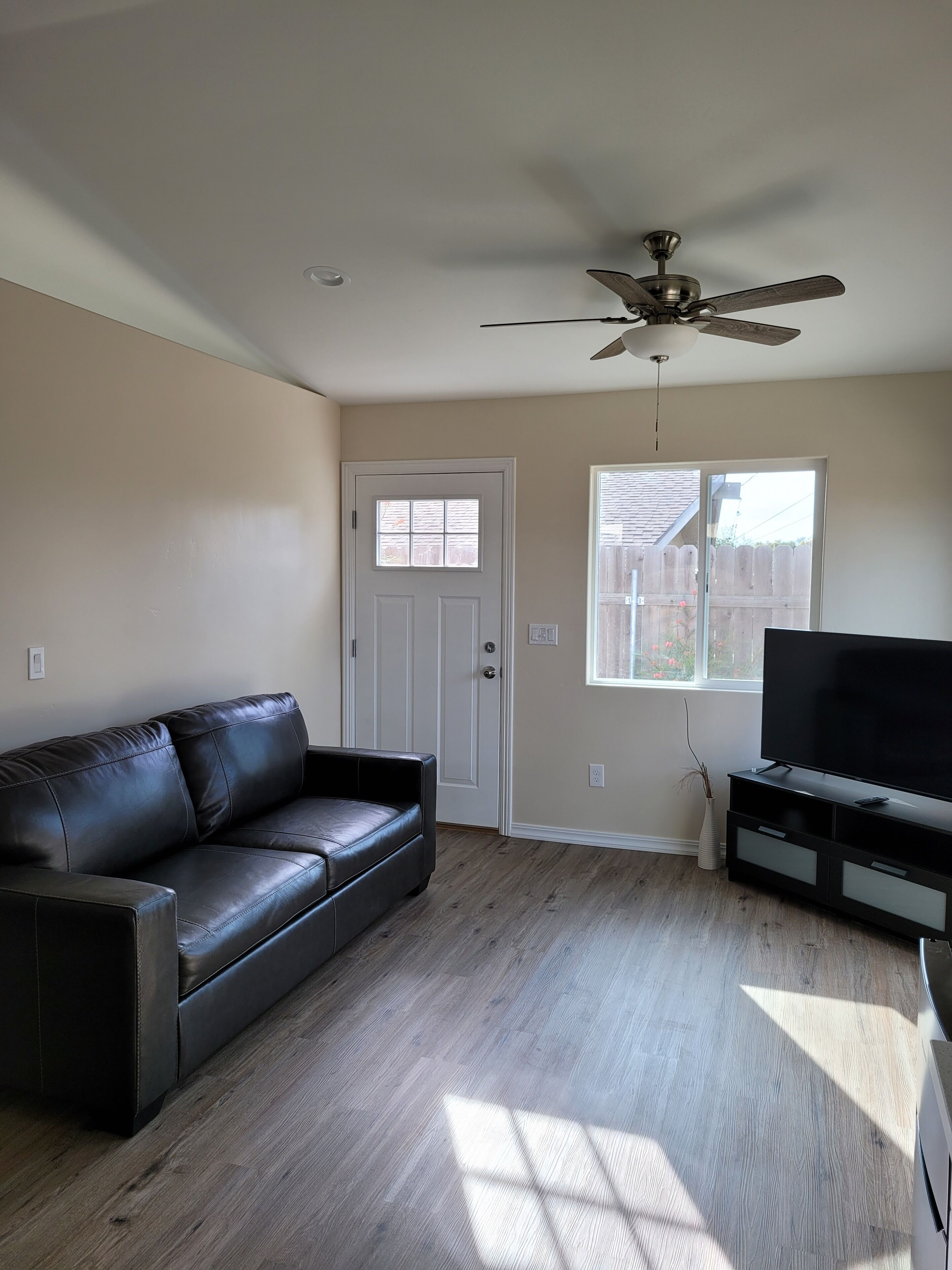 Comfy, independent 1 bedroom guest suite in Orcutt