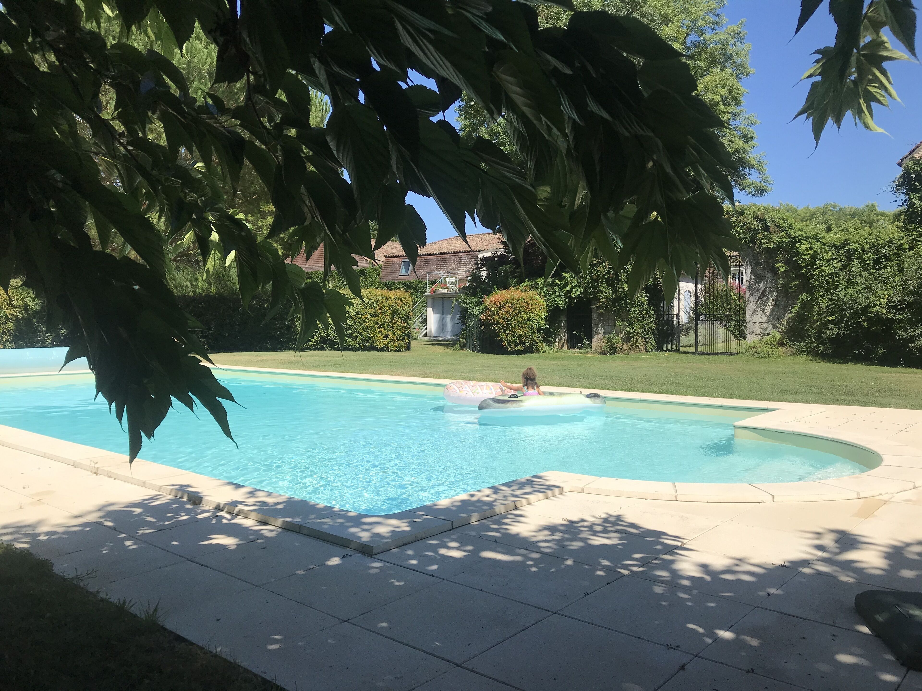 Gite luxury apartment - swimming pool, air conditioning, 2 bedrooms, 2 bathrooms, close to amenities