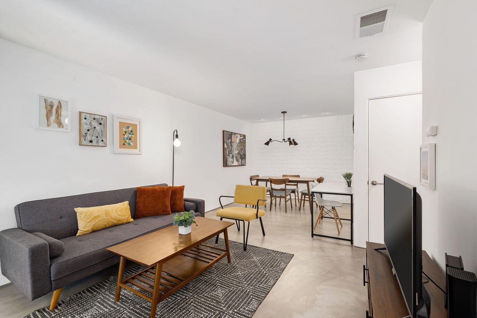  Furnished, comfortable  Mid-Mod unit with Pool. Quiet, all utilities included!