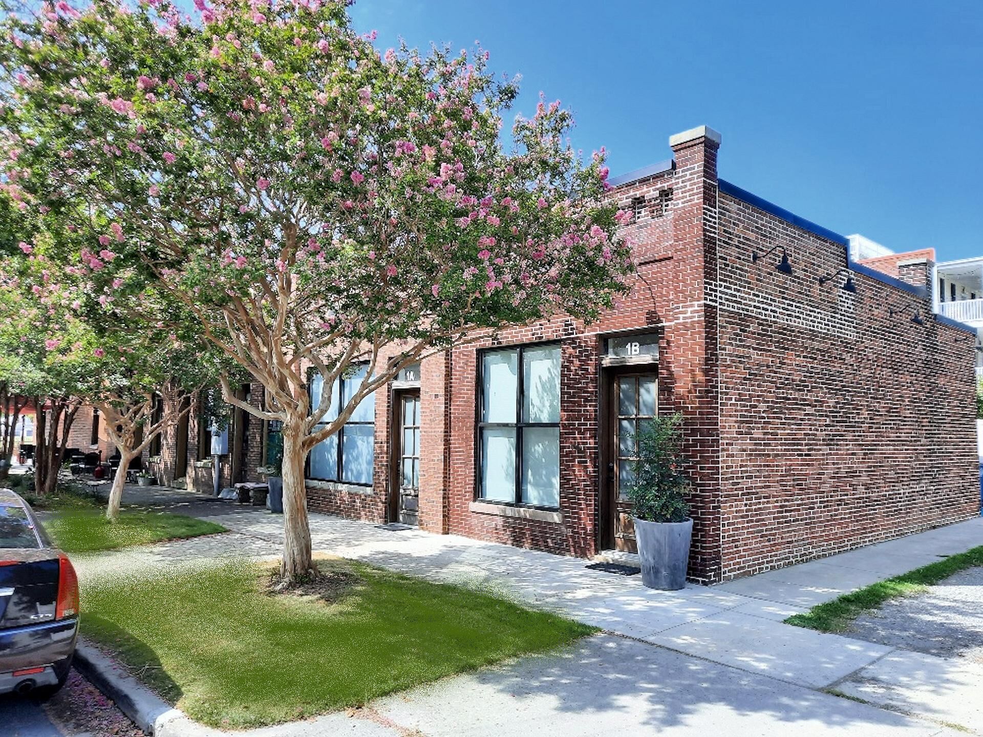 Modern Suite in Historic Building Two Blocks to Beach