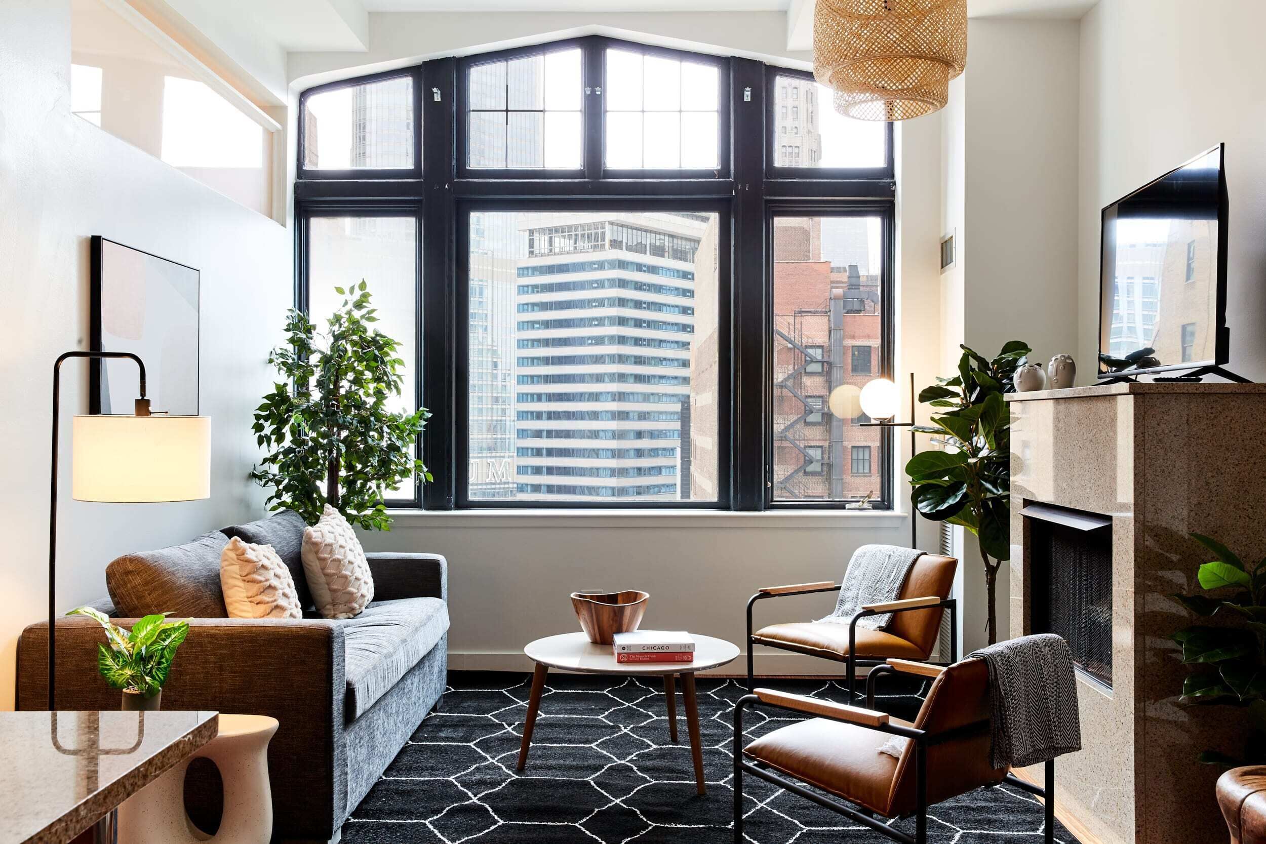 Stunning 3BR Penthouse in the Loop | Roof Deck