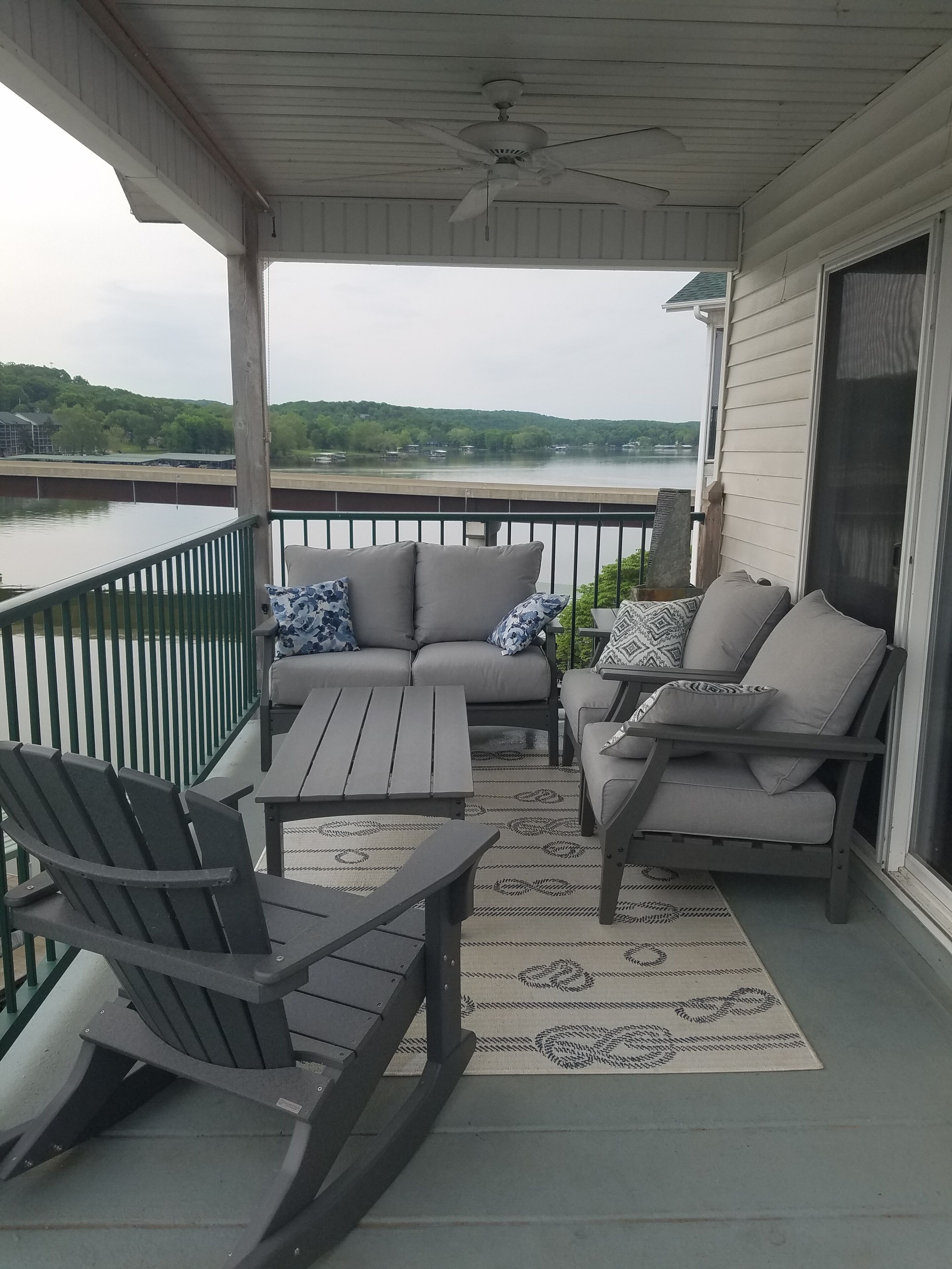 Spacious 4BR w/ Loft Condo with great lake view 