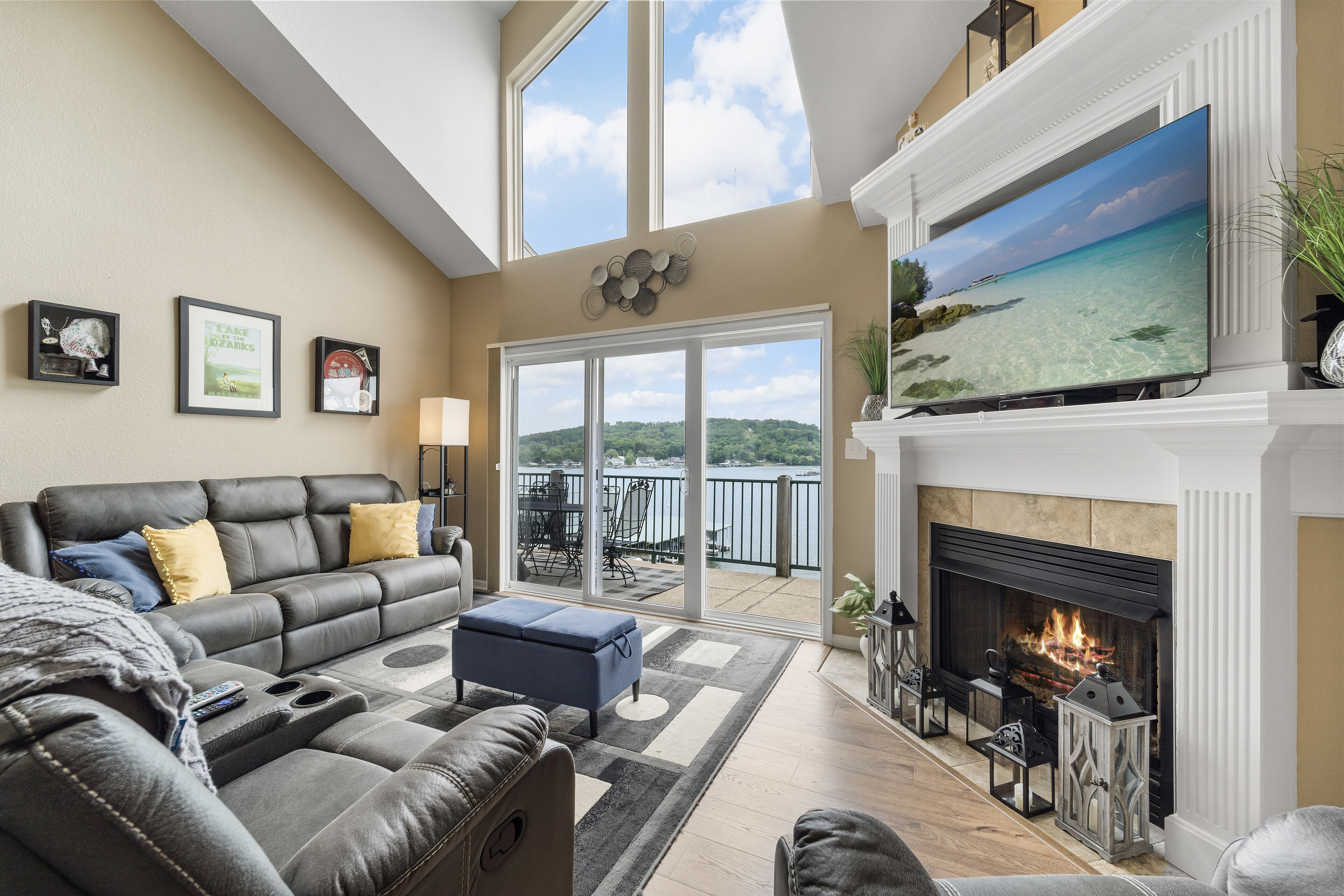 2 level Cedar Heights Condo