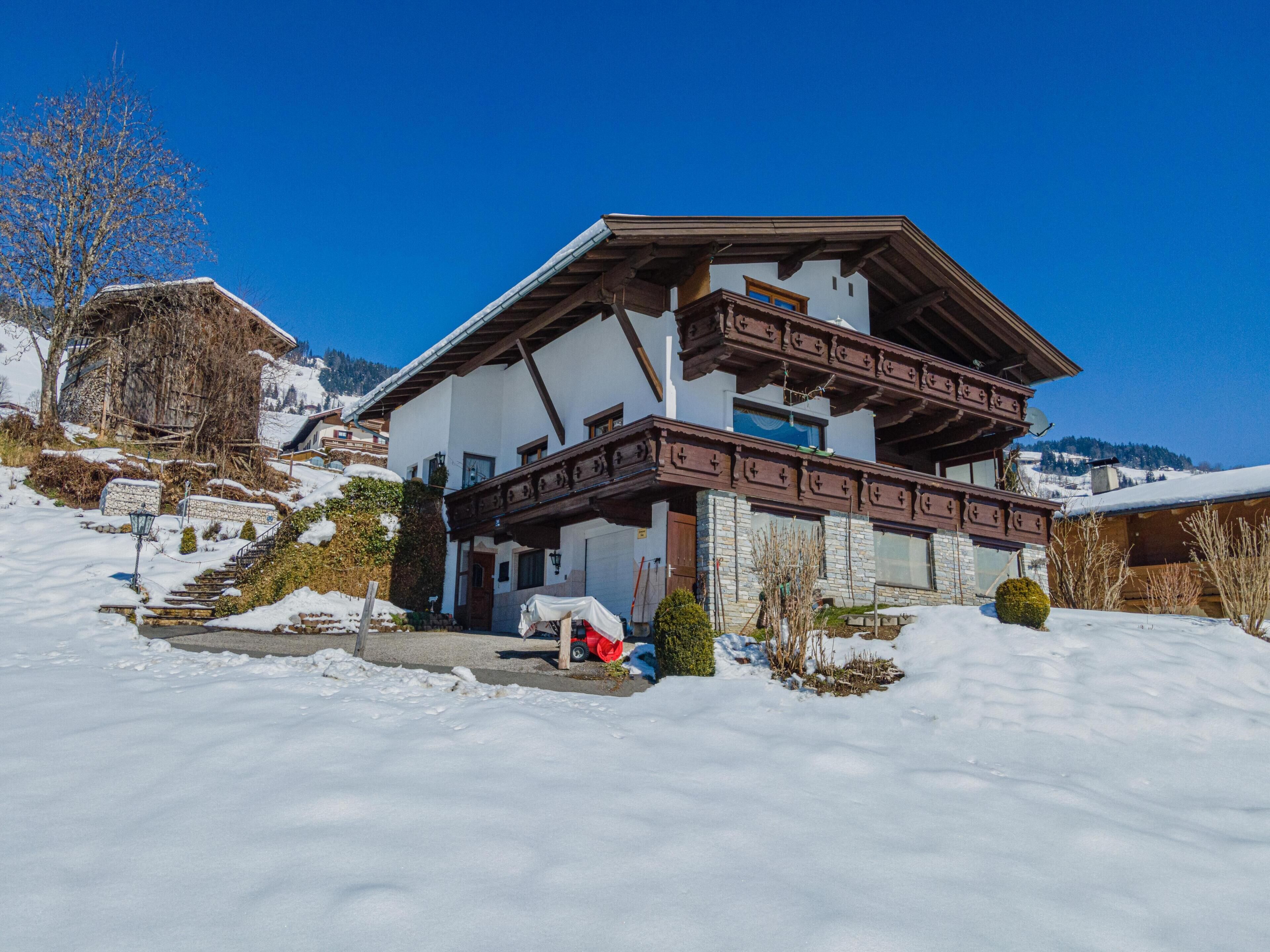 Apartment with ski storage room and balcony