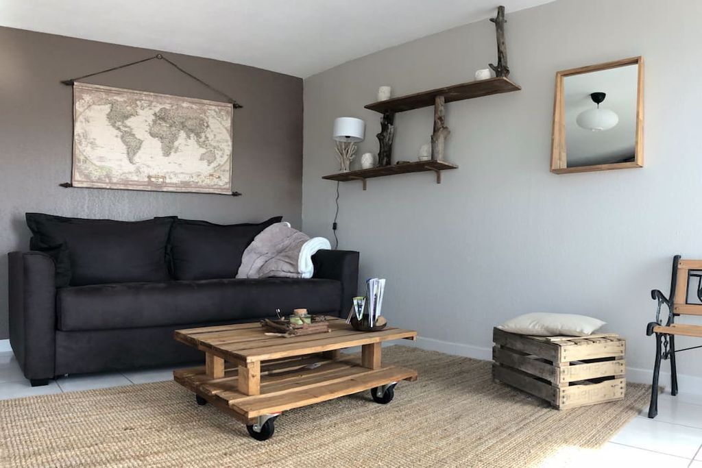 Cocoon with Terrace and Parking near Center