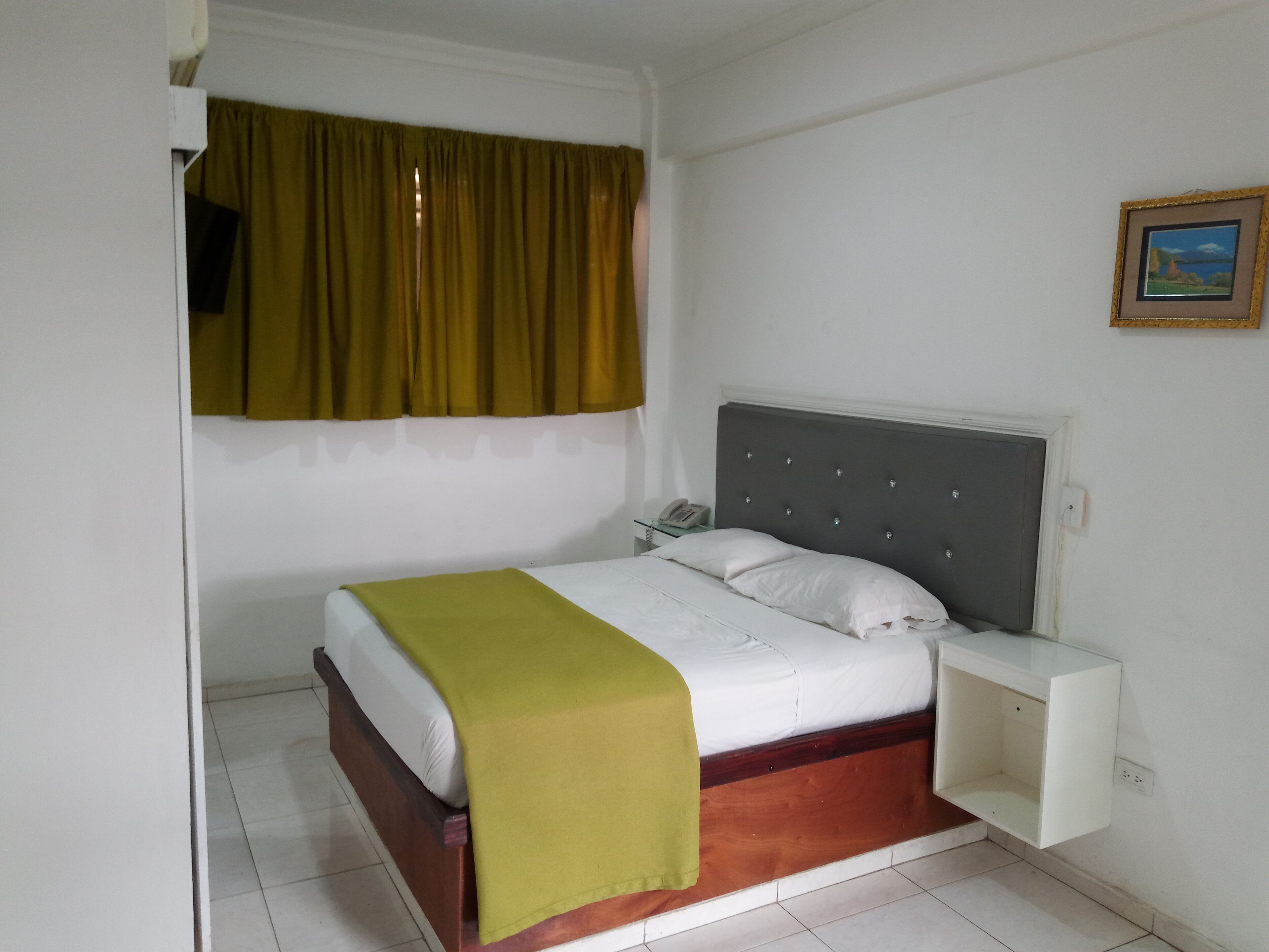 Quiet and comfortable room in the center. B&B