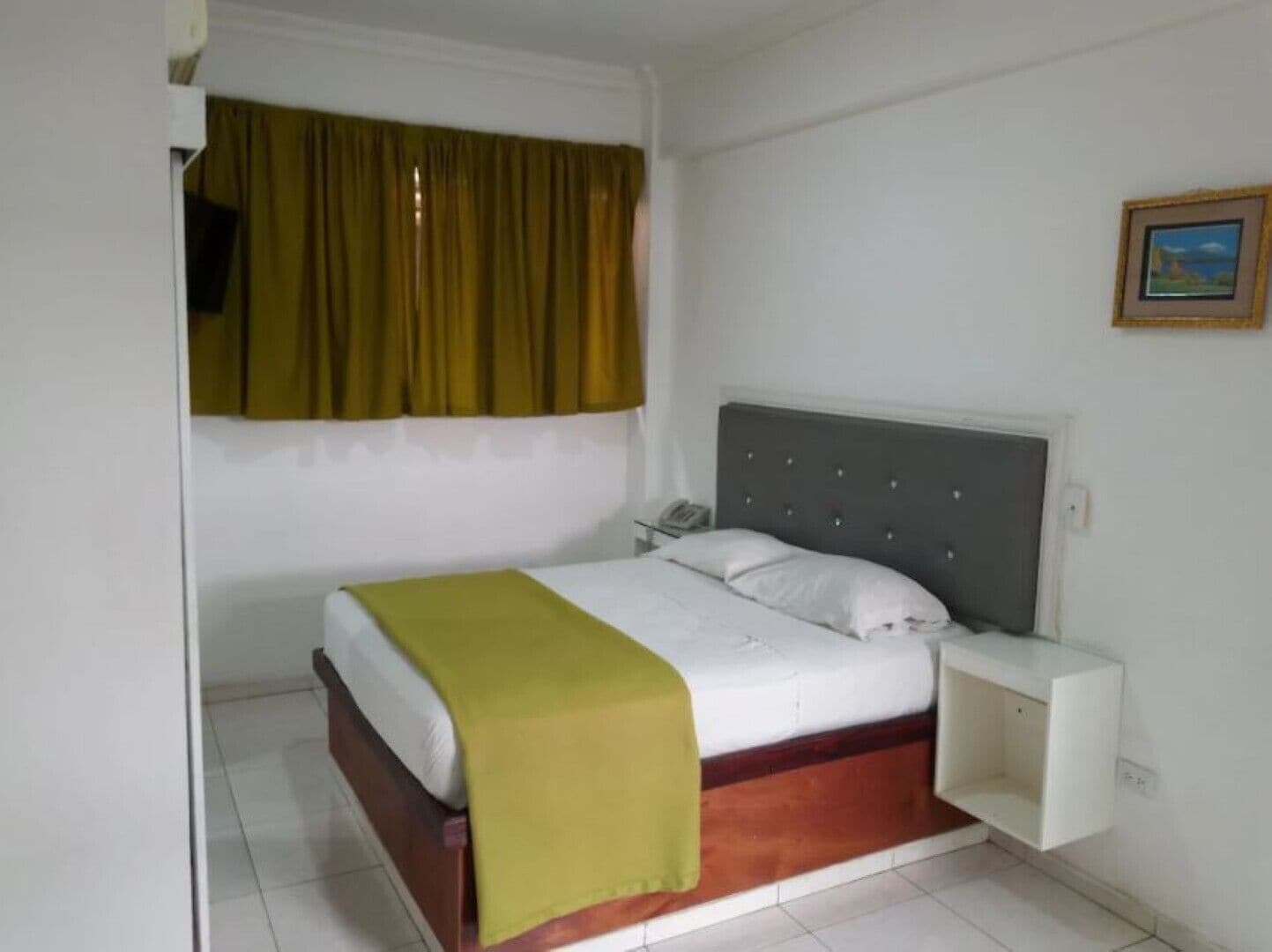 Quiet and comfortable room in the center. B&B # 2