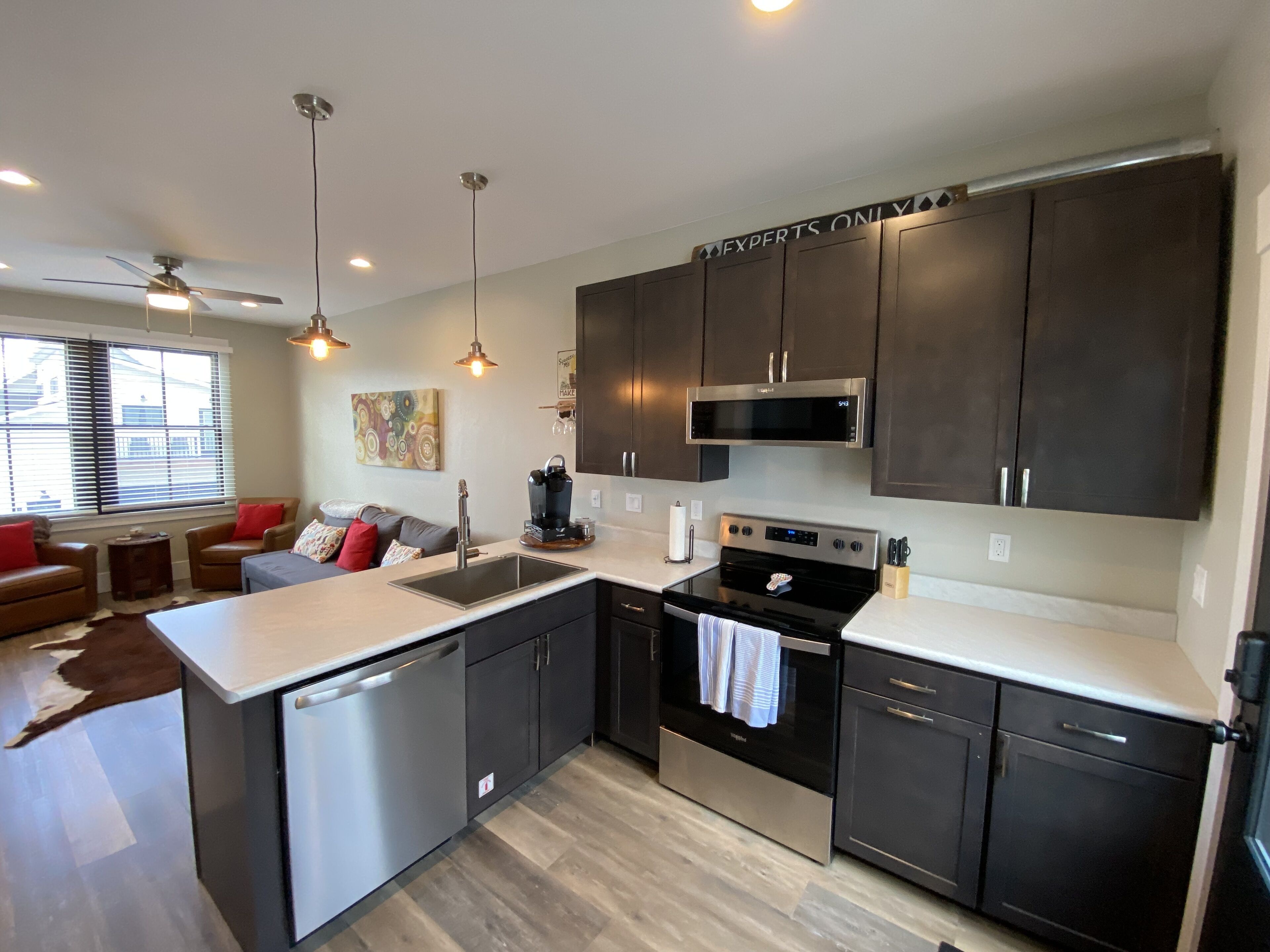 New Build-Just a Block to Main St.-Mountain Views