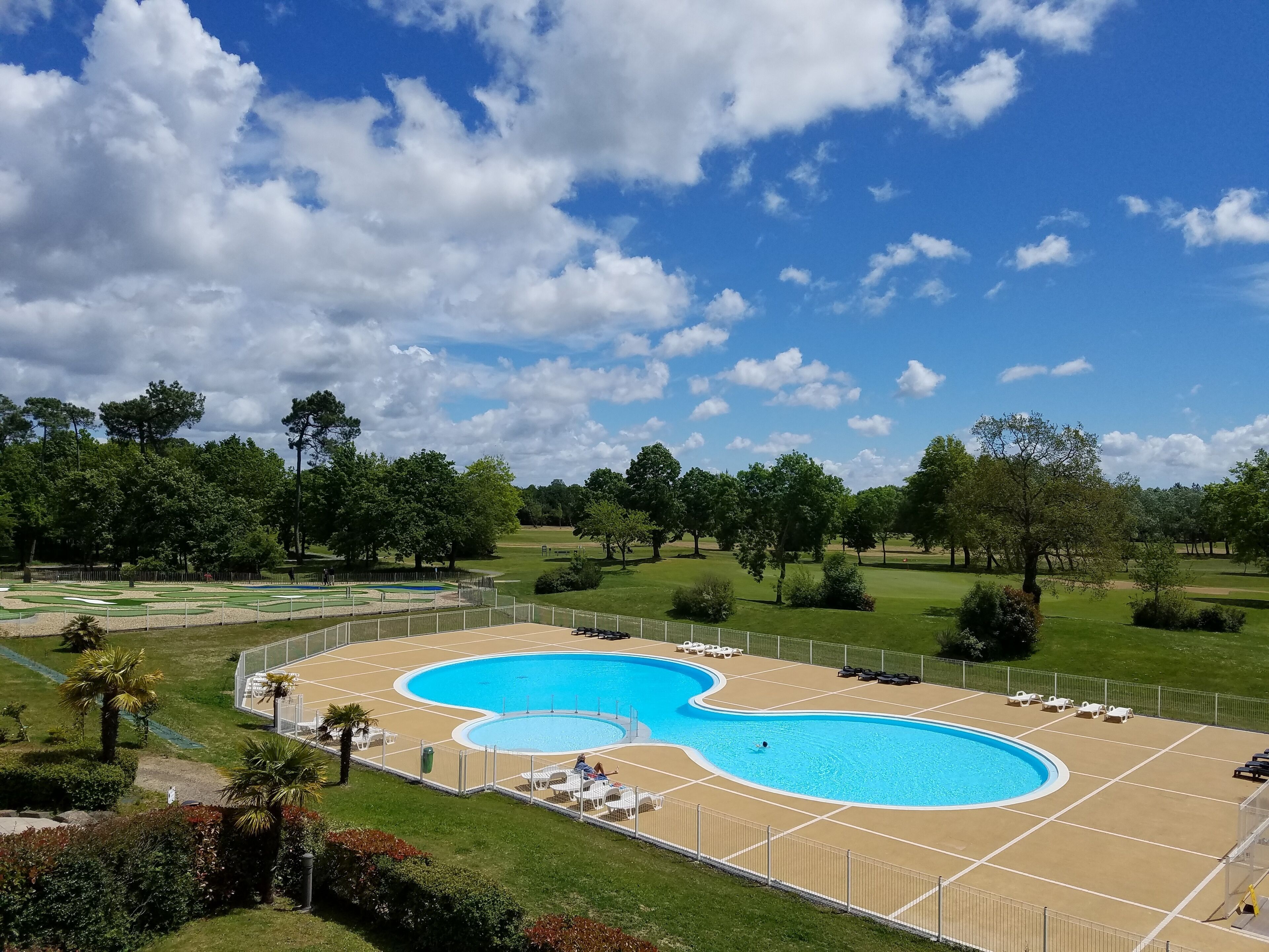 Magnifique vue sur Golf Avec Piscine, Tout Confort
