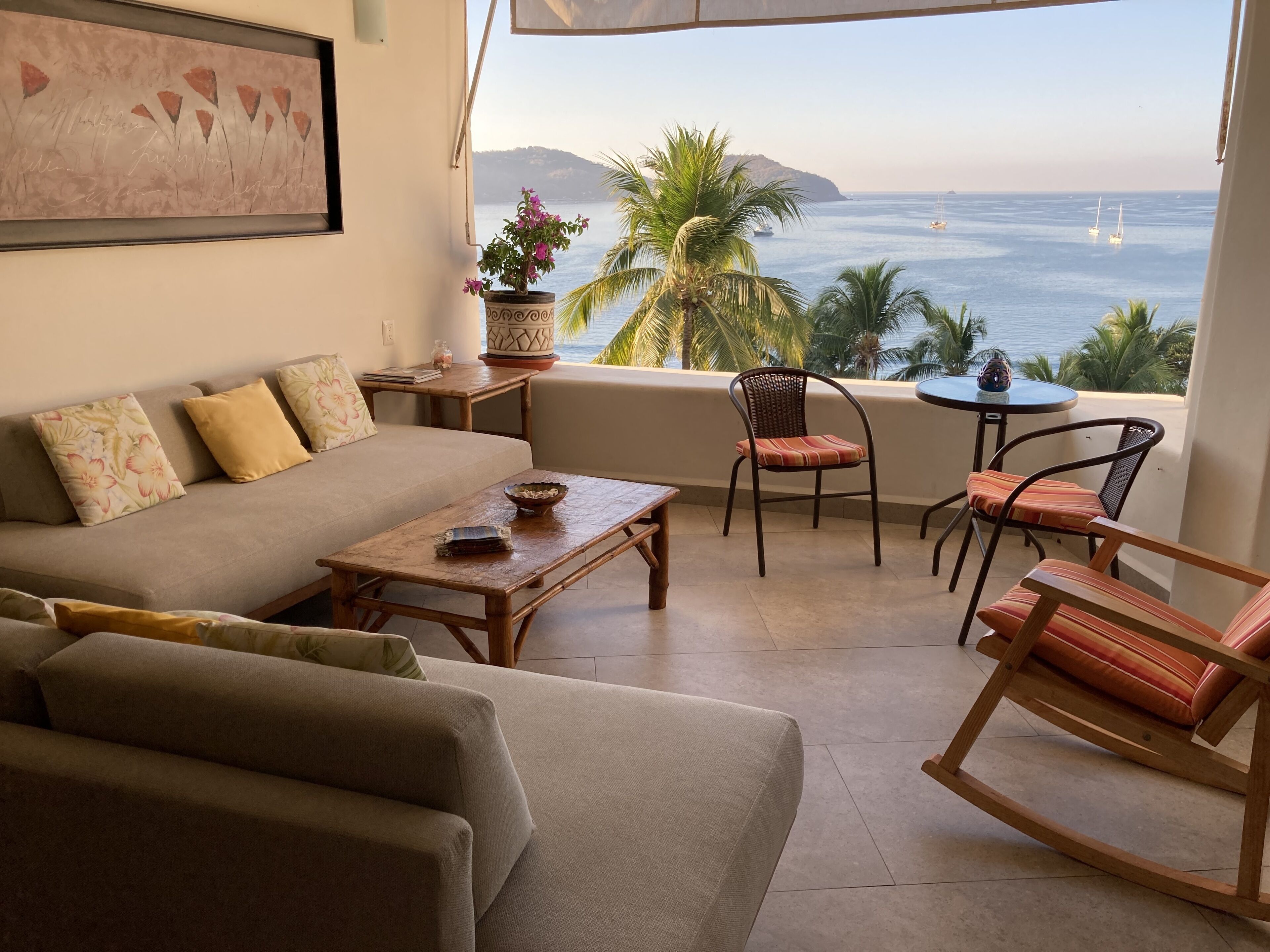 Bella Vista--Spectacular Views of Zihua Bay from 1-BR Condo above Madera Beach