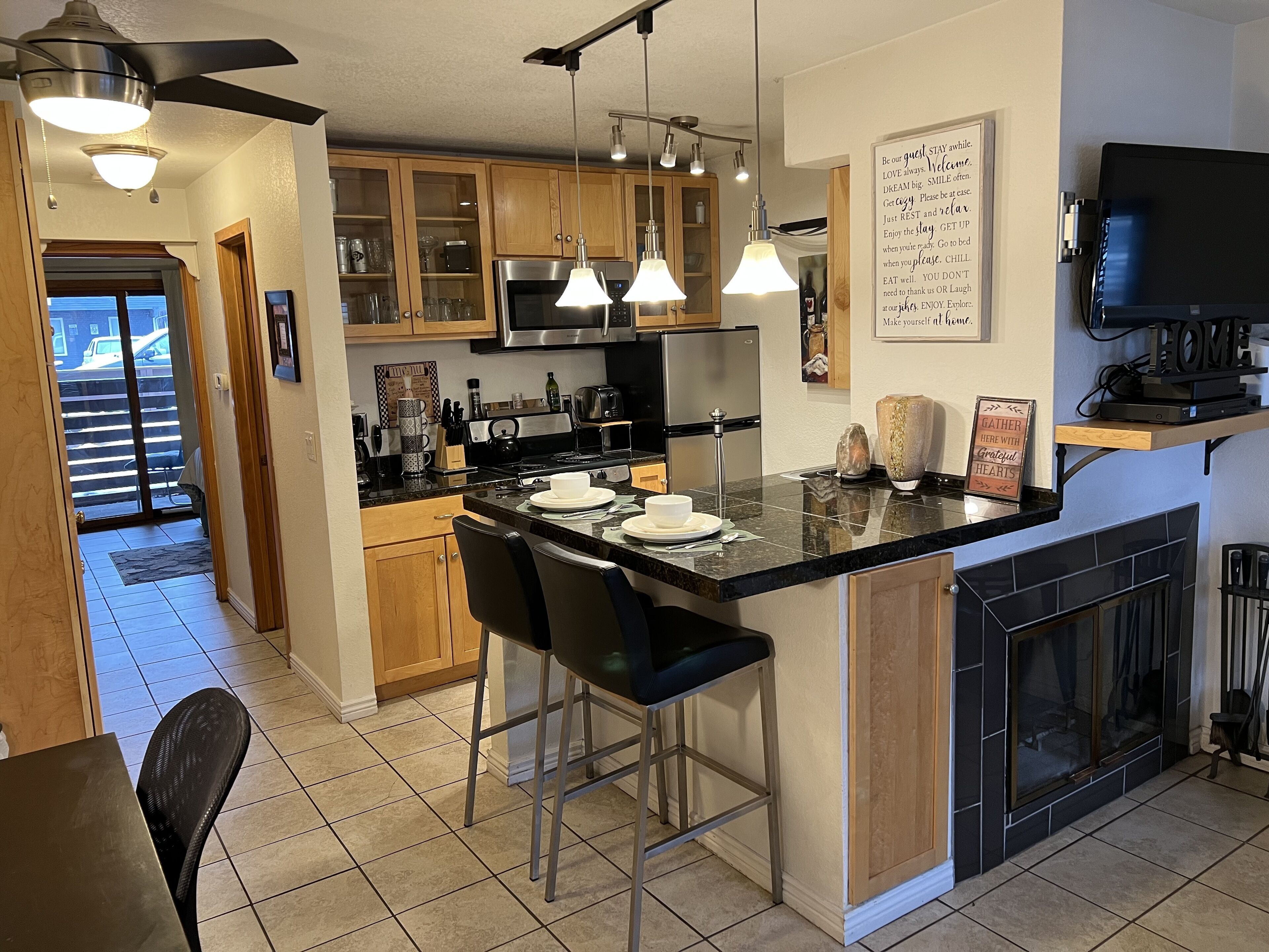 Darling, DOWNTOWN Oasis! Walk to EVERYTHING Fun!