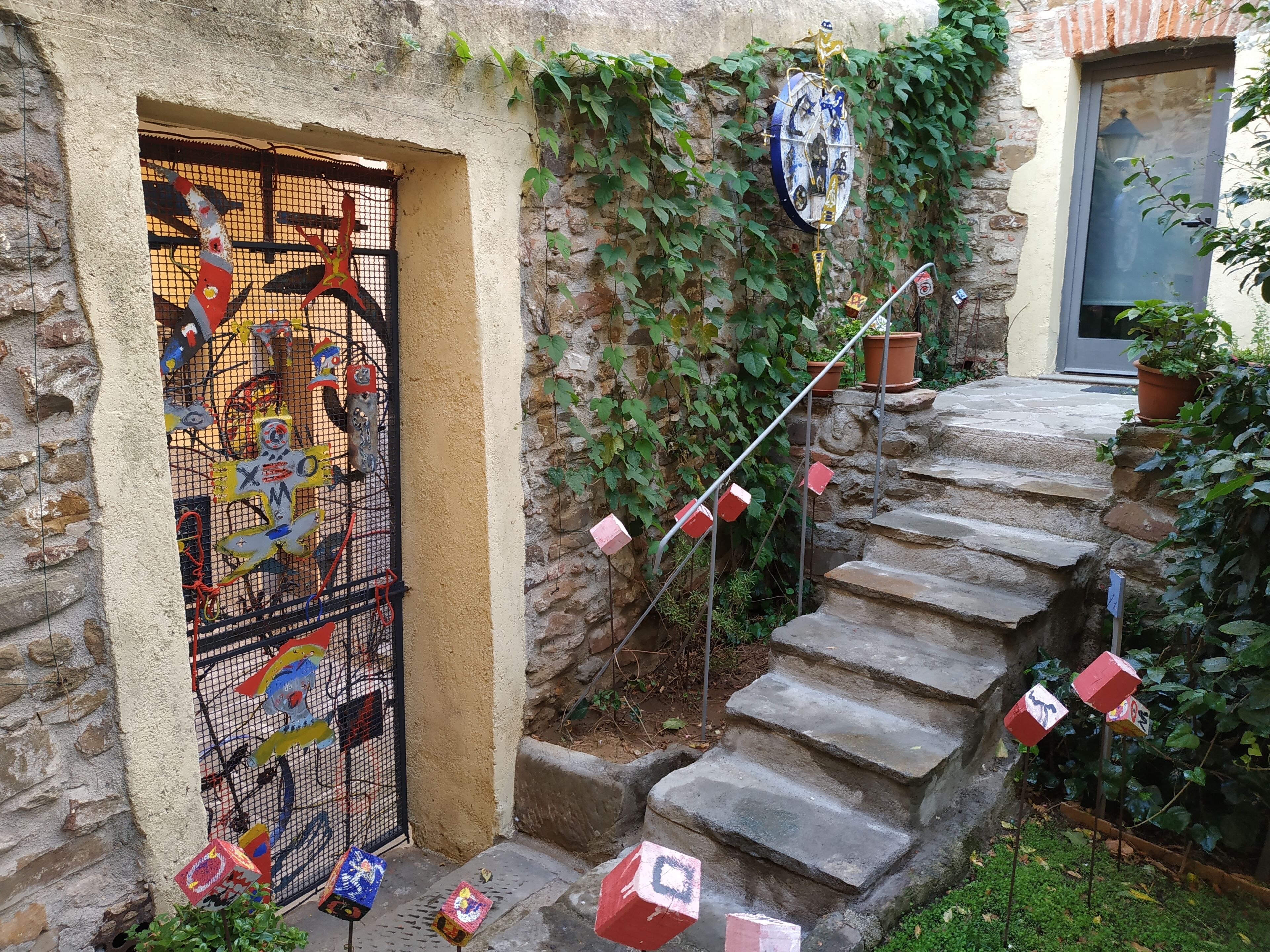 Casa d'Artista, suite with garden of plants and sculptures.