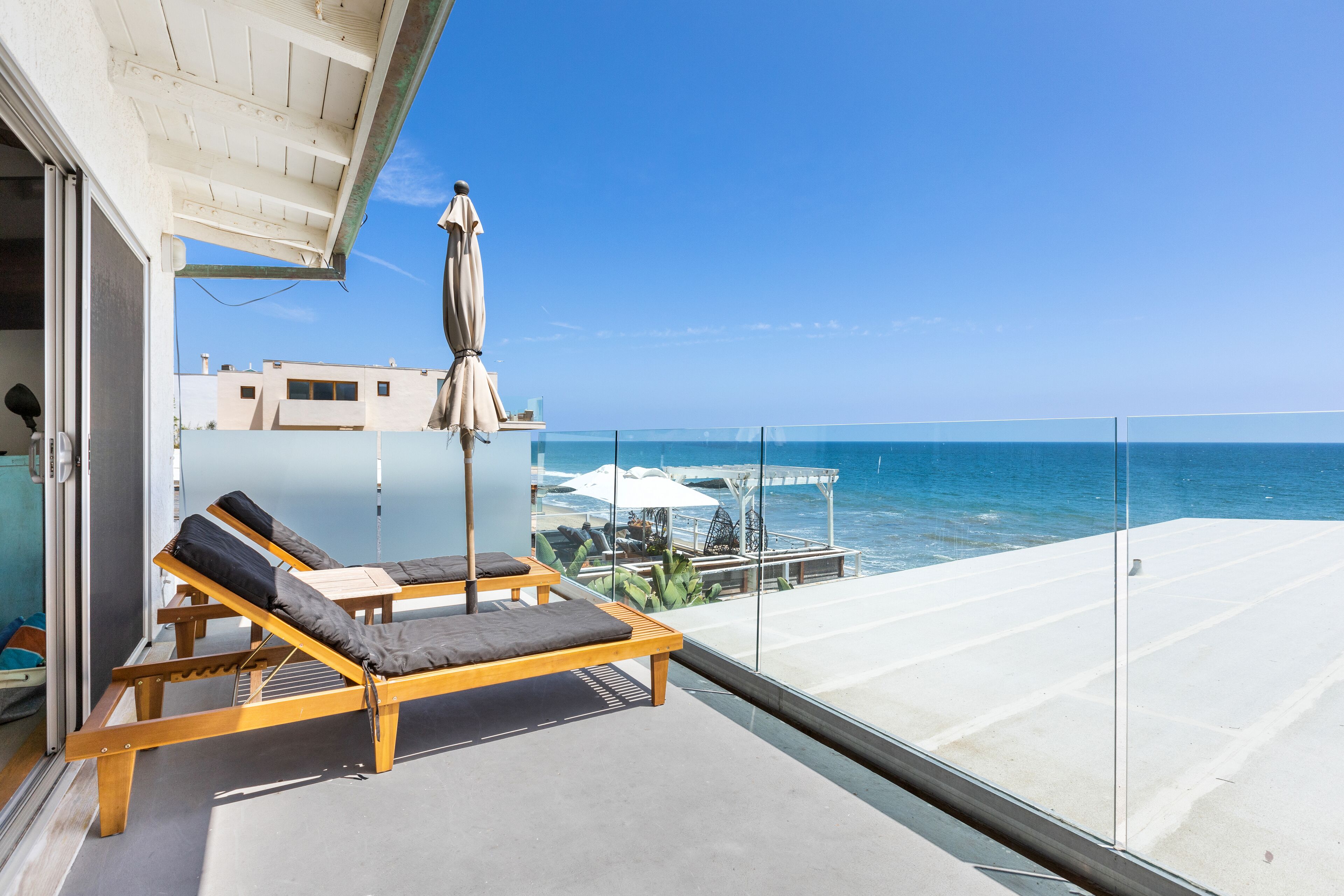 Modern Malibu Road Oceanfront Beach House with AC