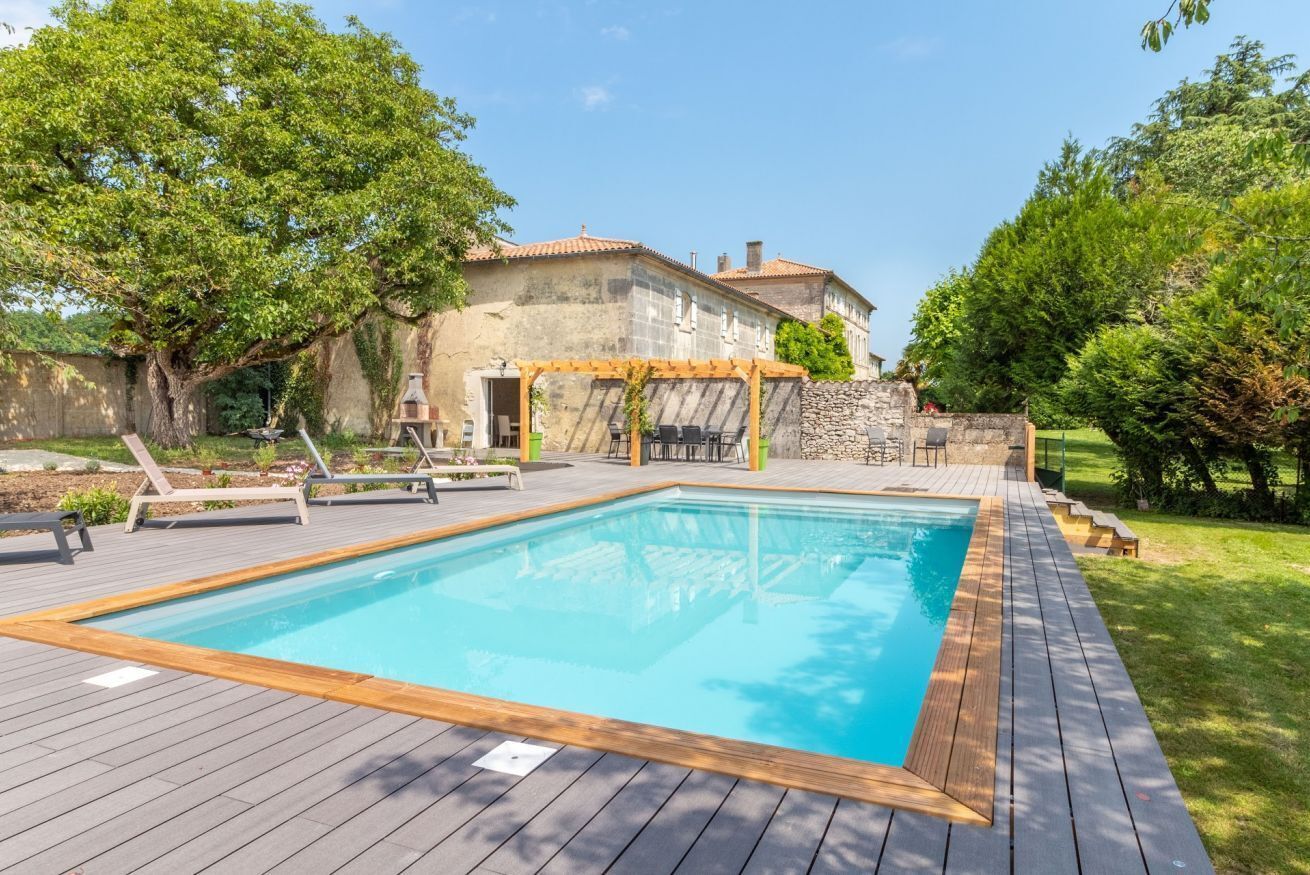 Stunning 4-bed house w/ private garden and swimming pool near Cognac, France