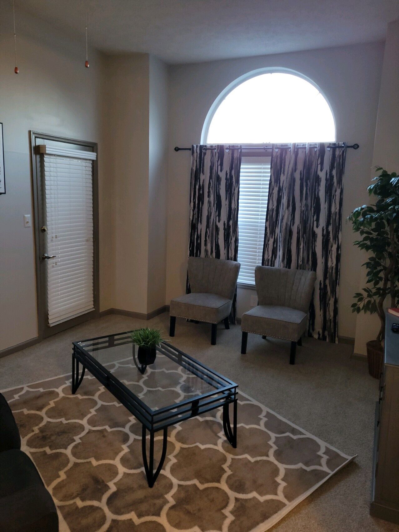 One Bedroom Apartment Near Lenox Mall