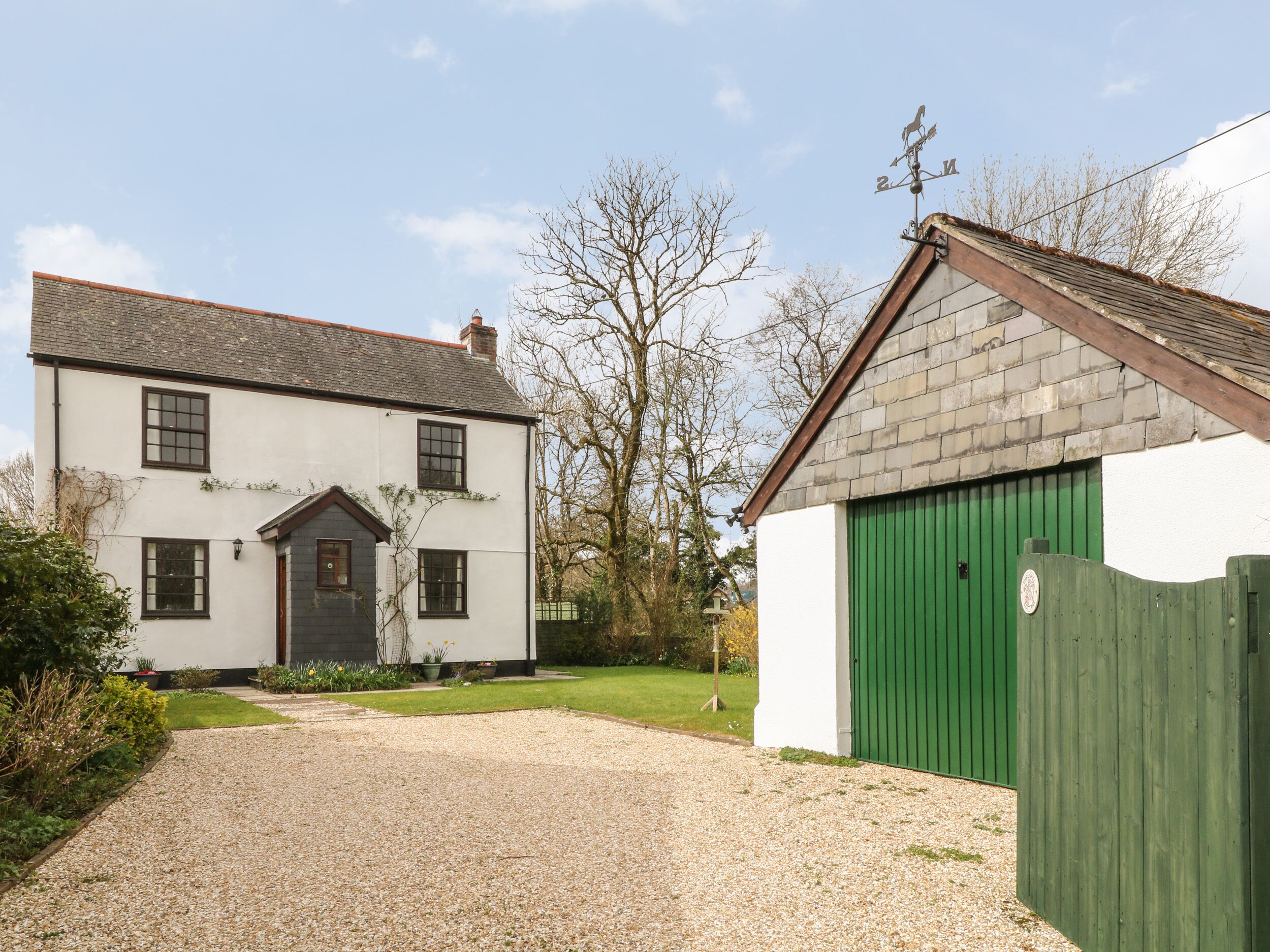 THRUSHEL COTTAGE, pet friendly, with open fire in Lifton
