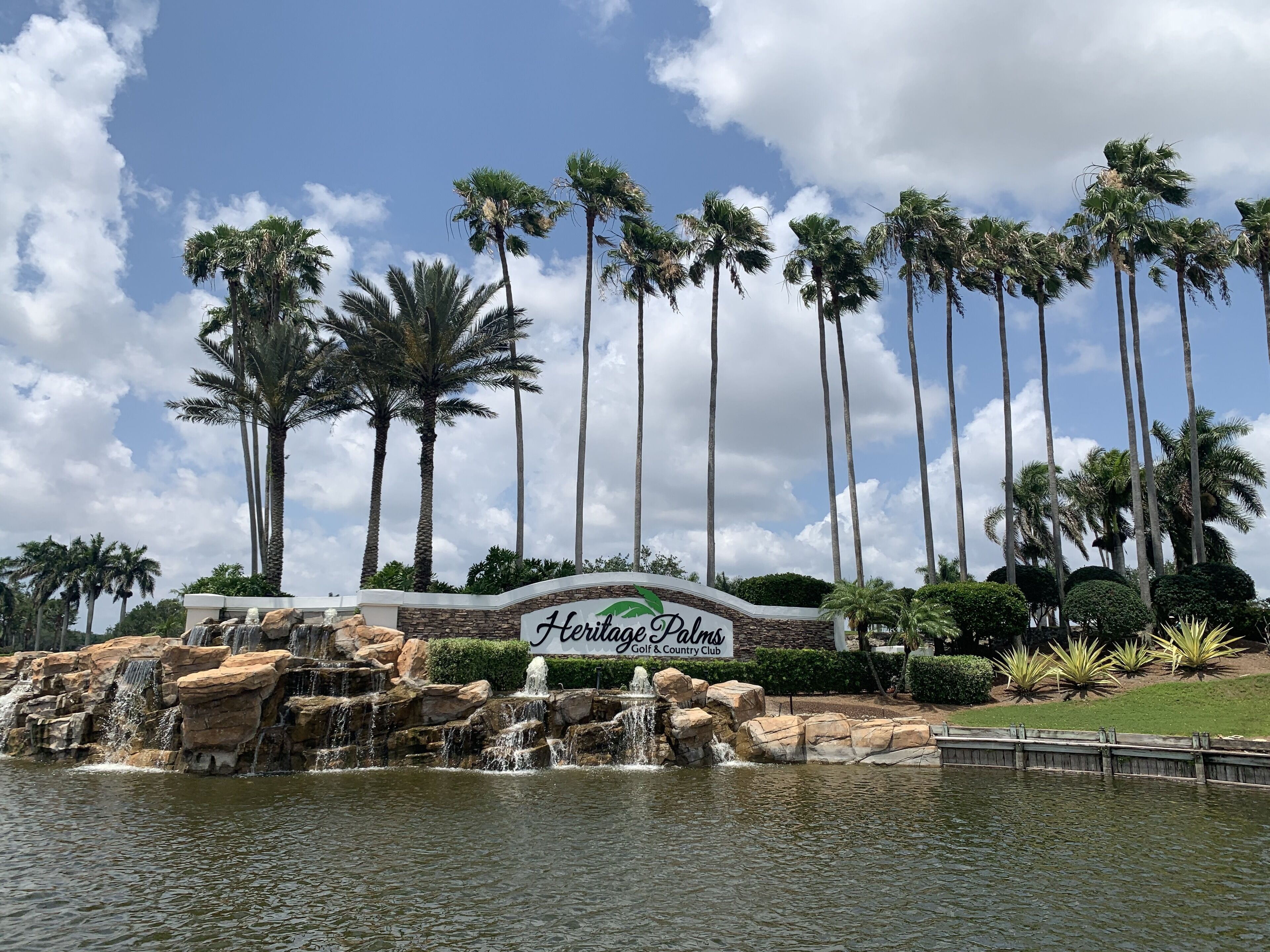 Perfect location close to the main club, activity center and neighborhood pool