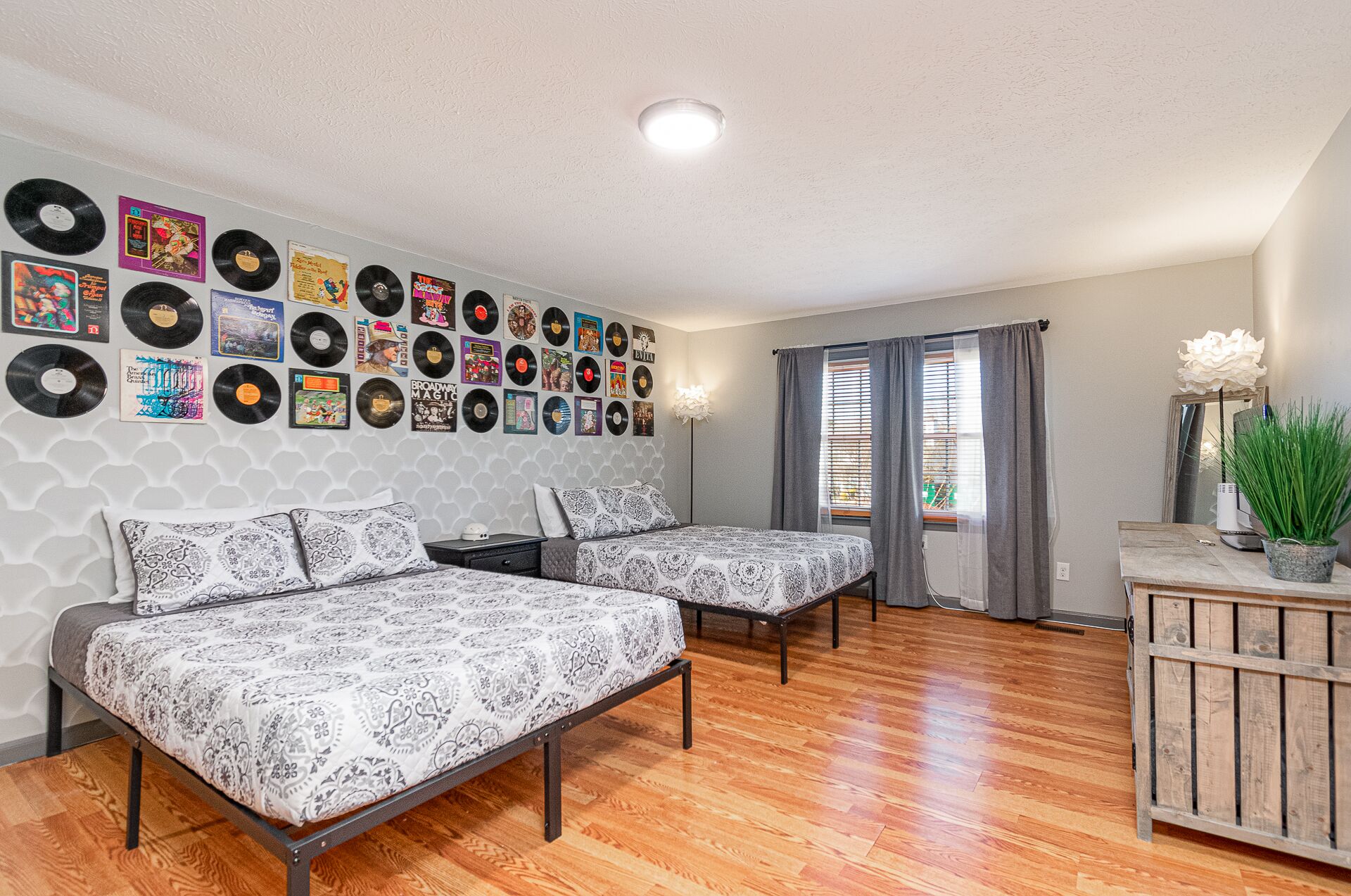 Central and Chic Hampton Condo! 2 br 2 ba W/D +WIFI! Dog Friendly