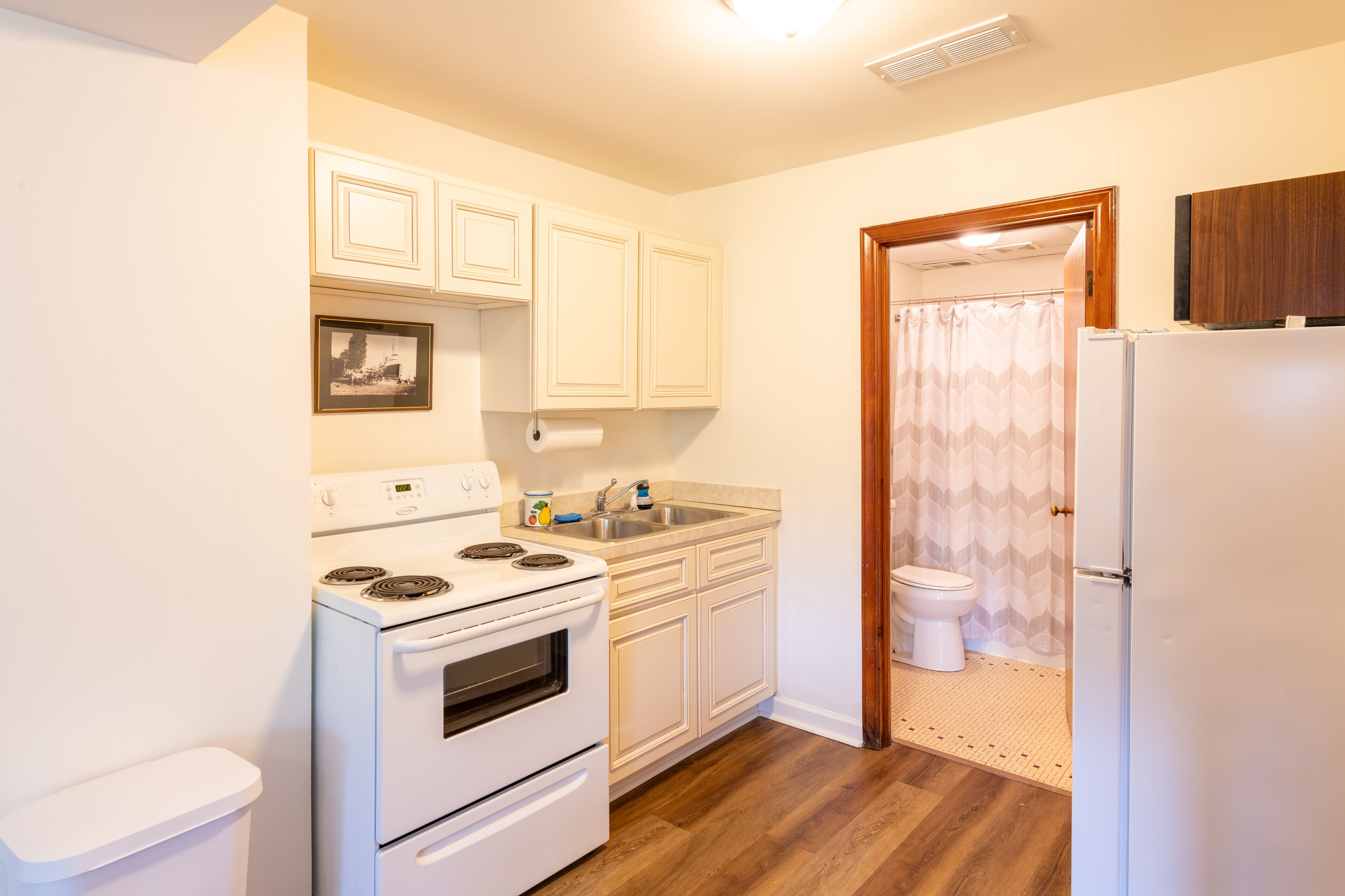 Updated guest apartment with lake views and close to Lake Michigan beaches