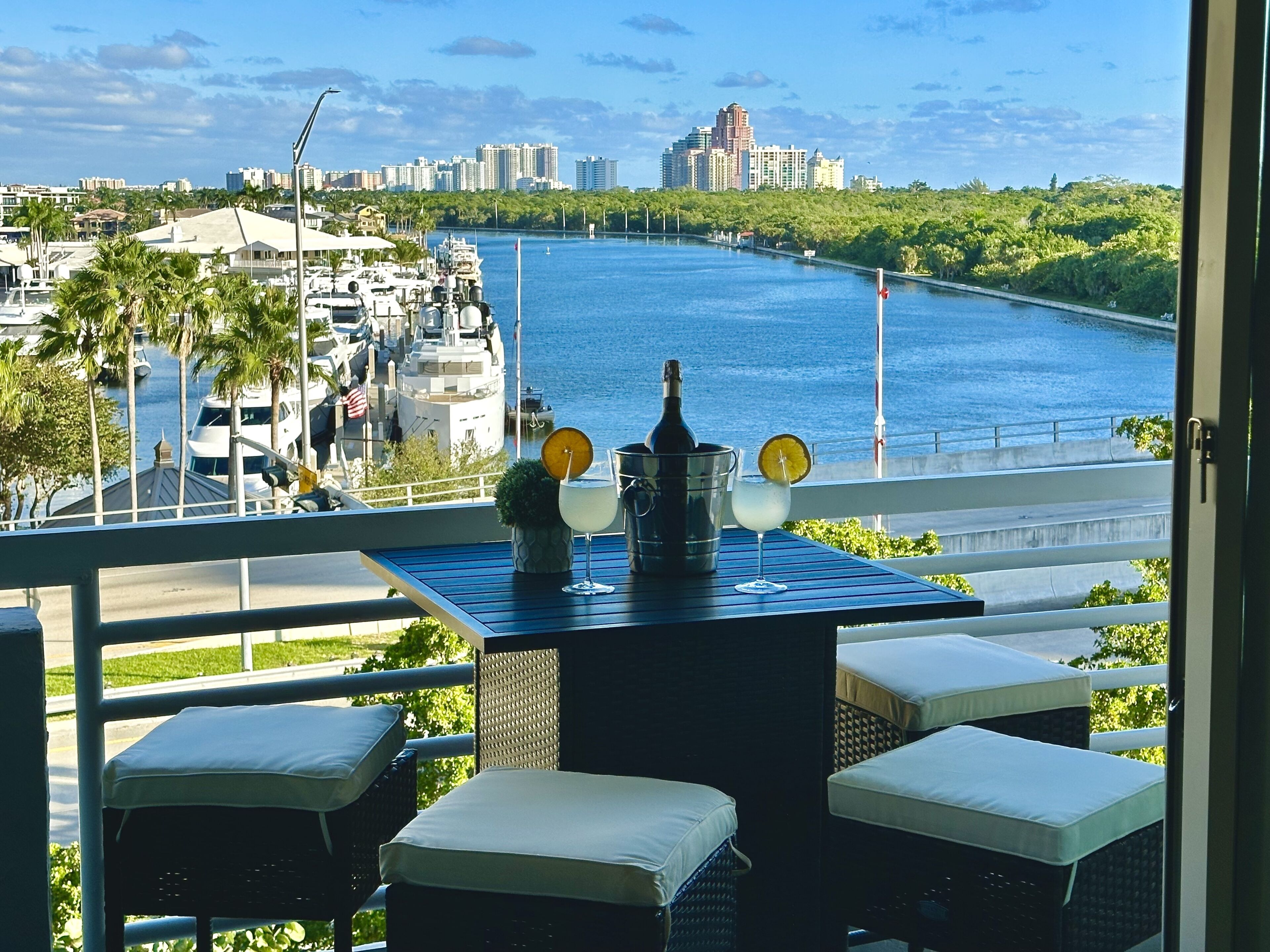  5 Stars Suites by Hilton. Amazing views.