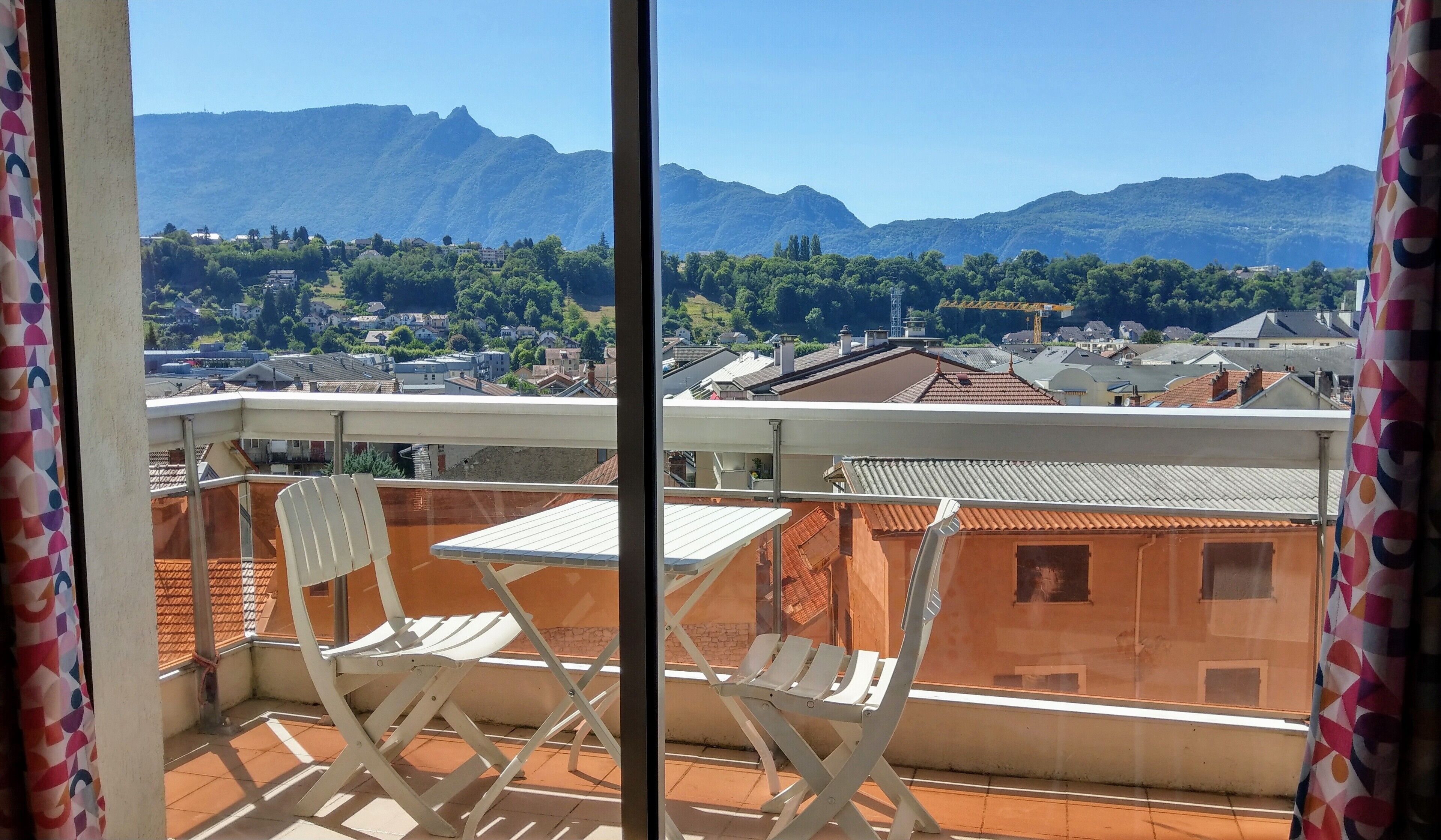 Cosy studio with a view, central & quiet area