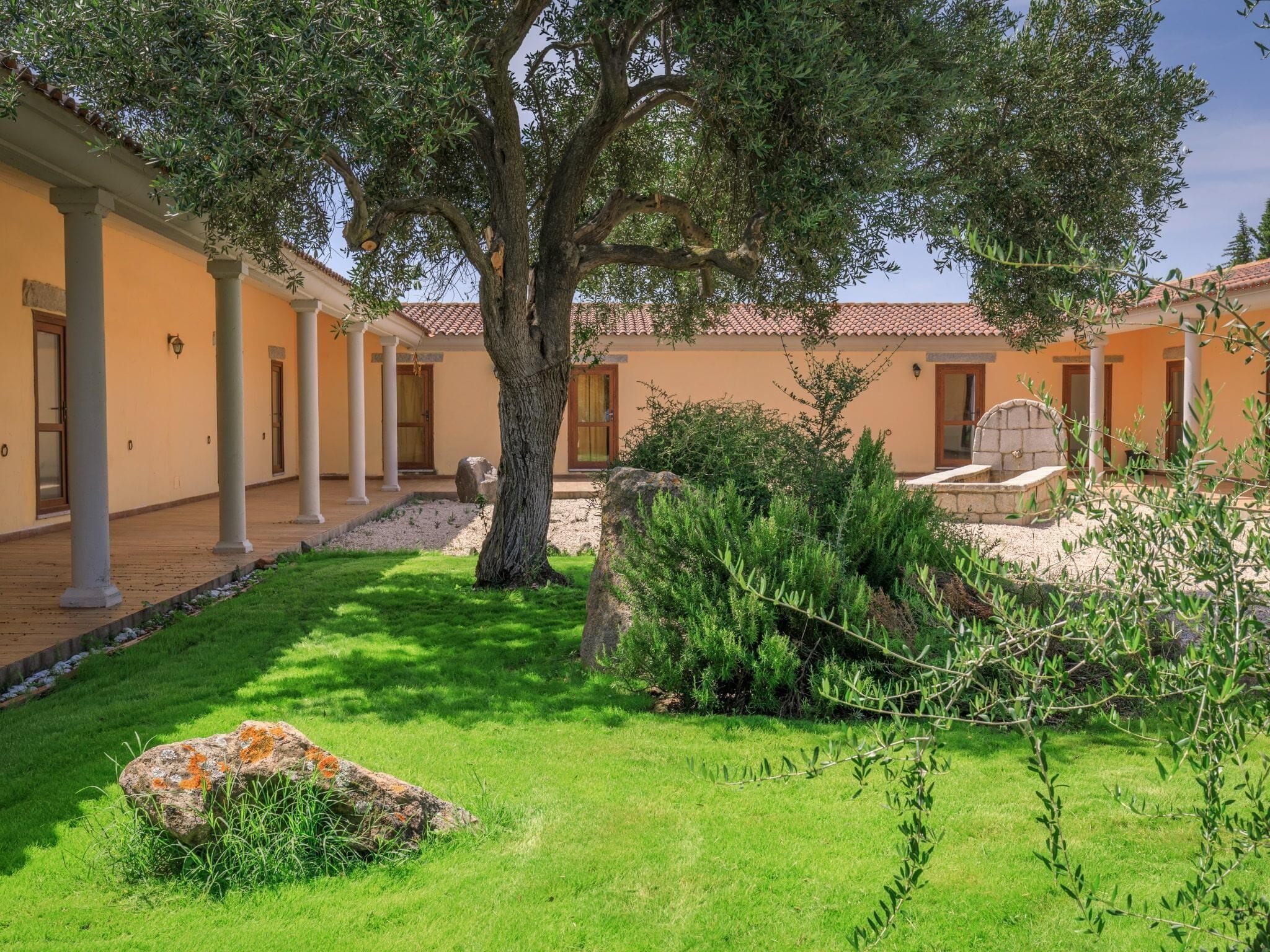 e) 14E B&B - One Bedroom Bed and Breakfast, Sleeps 2