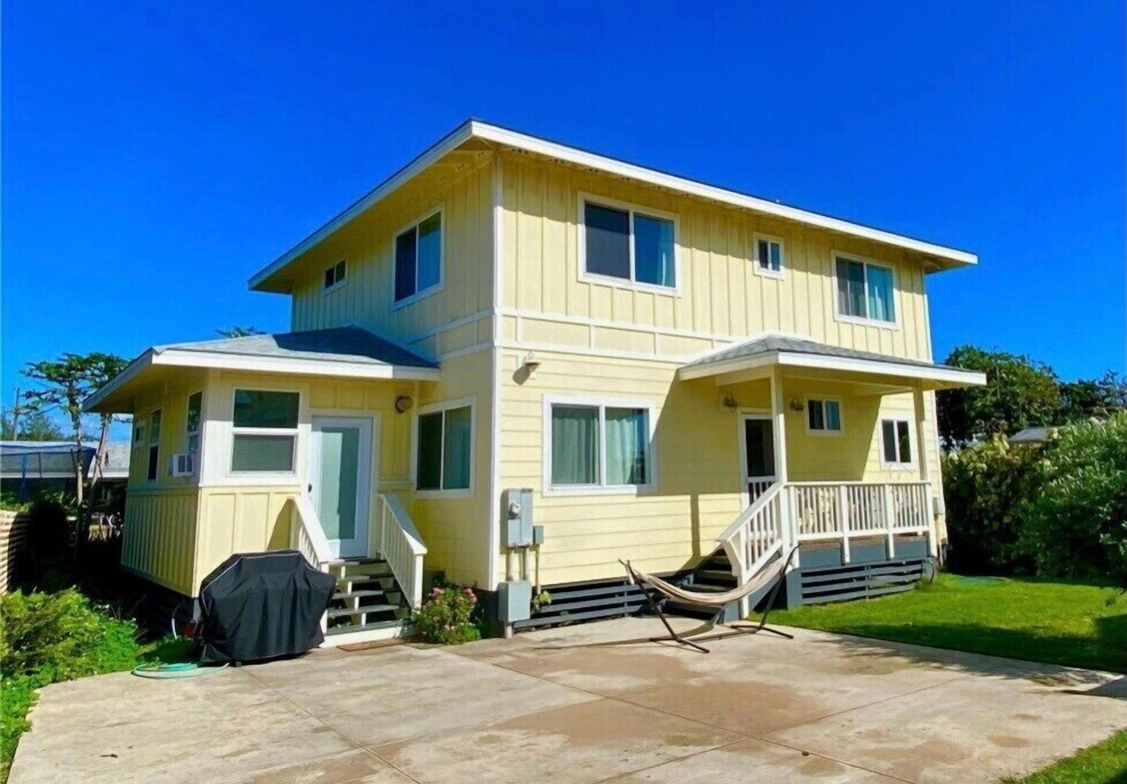 Beautiful North Shore Studio located steps away from the beach!