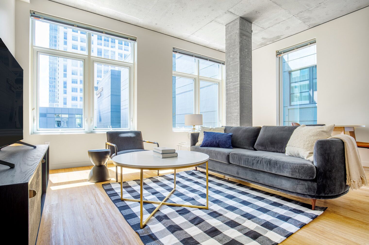 Deluxe Downtown Bellevue 1BR w/ Lounge, Gyms, near shops, by Blueground