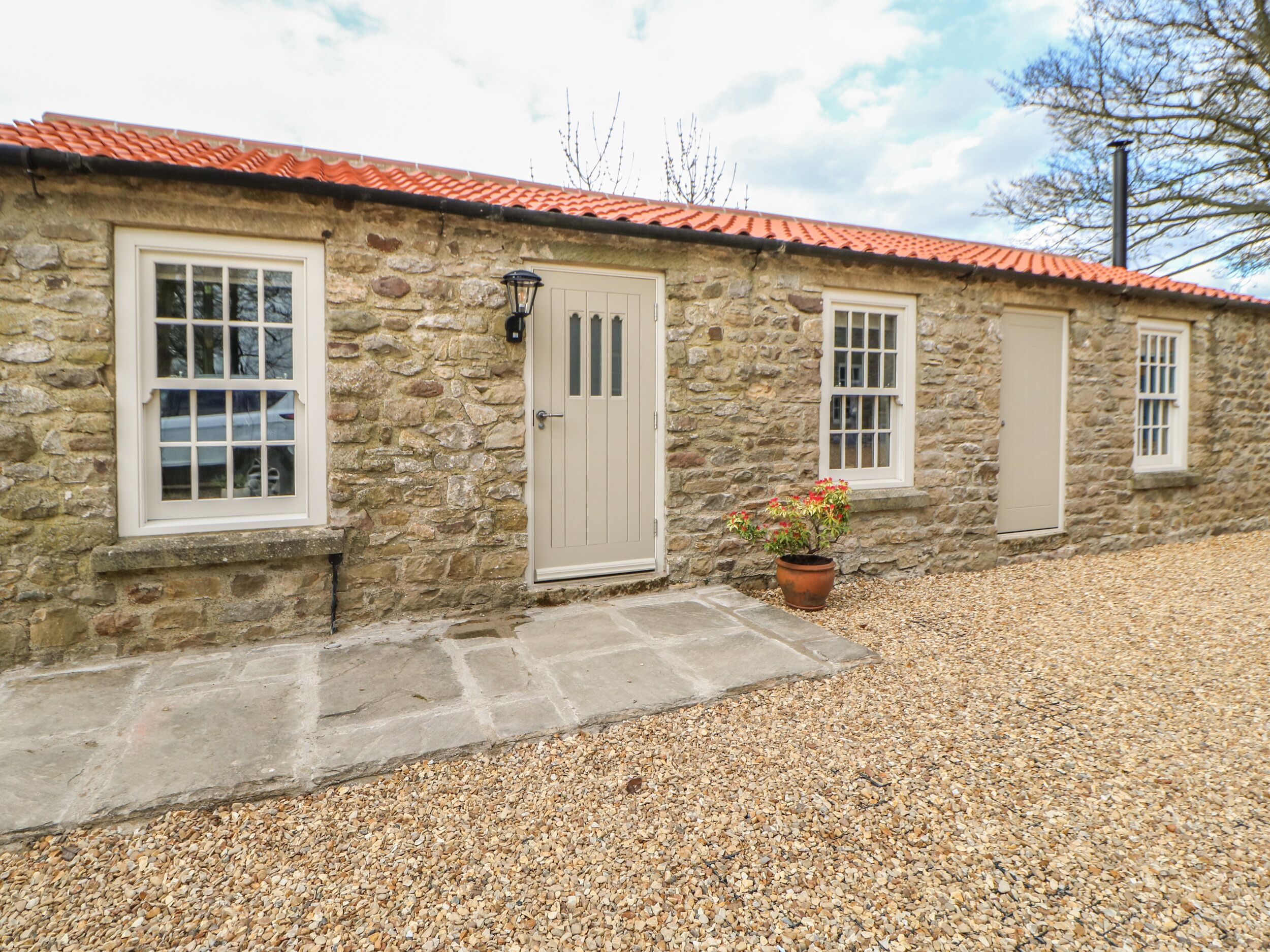 THE NETTY, pet friendly, character holiday cottage in Richmond