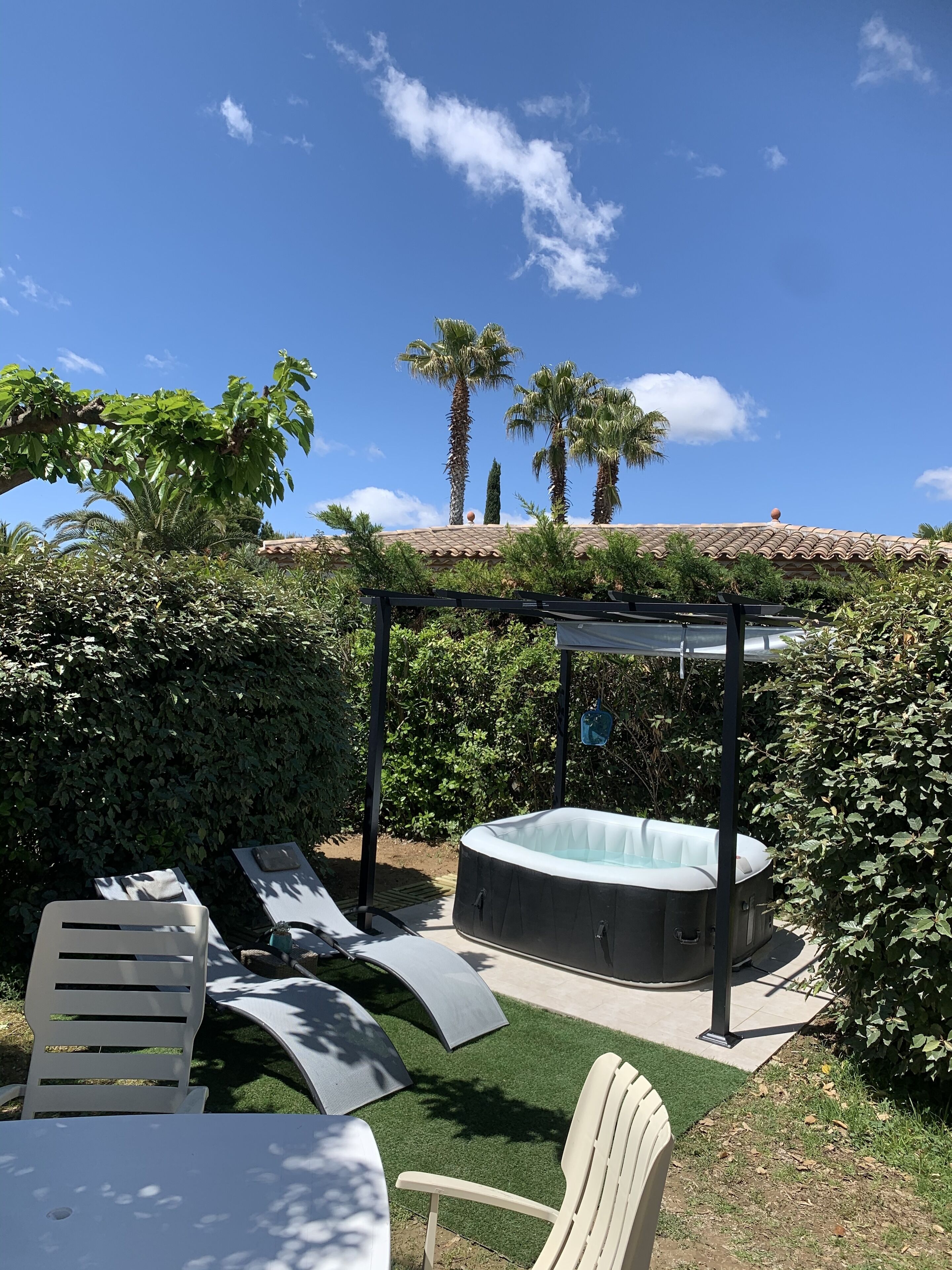 Gîte 50 m2 Pour 4 Pers sur 100 m2 Jardin Privé Avec SPA de mai a Septembre