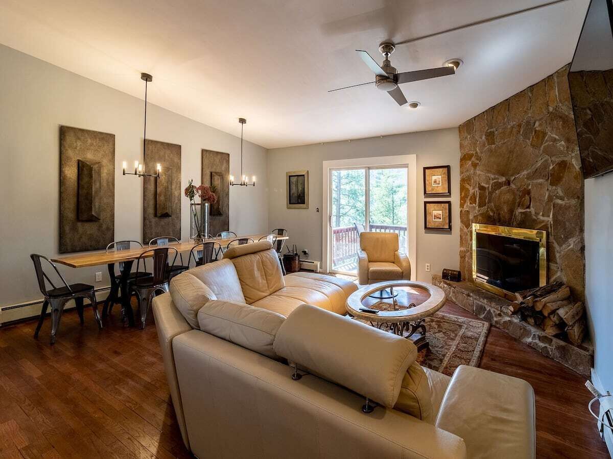 Luxury Adirondack getaway with 4 private ensuites
