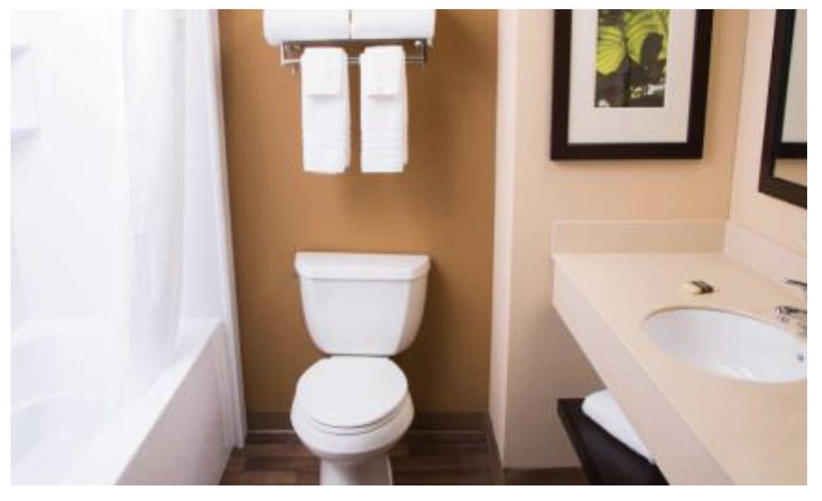 Weekly efficiency room with direct access to major interstate.