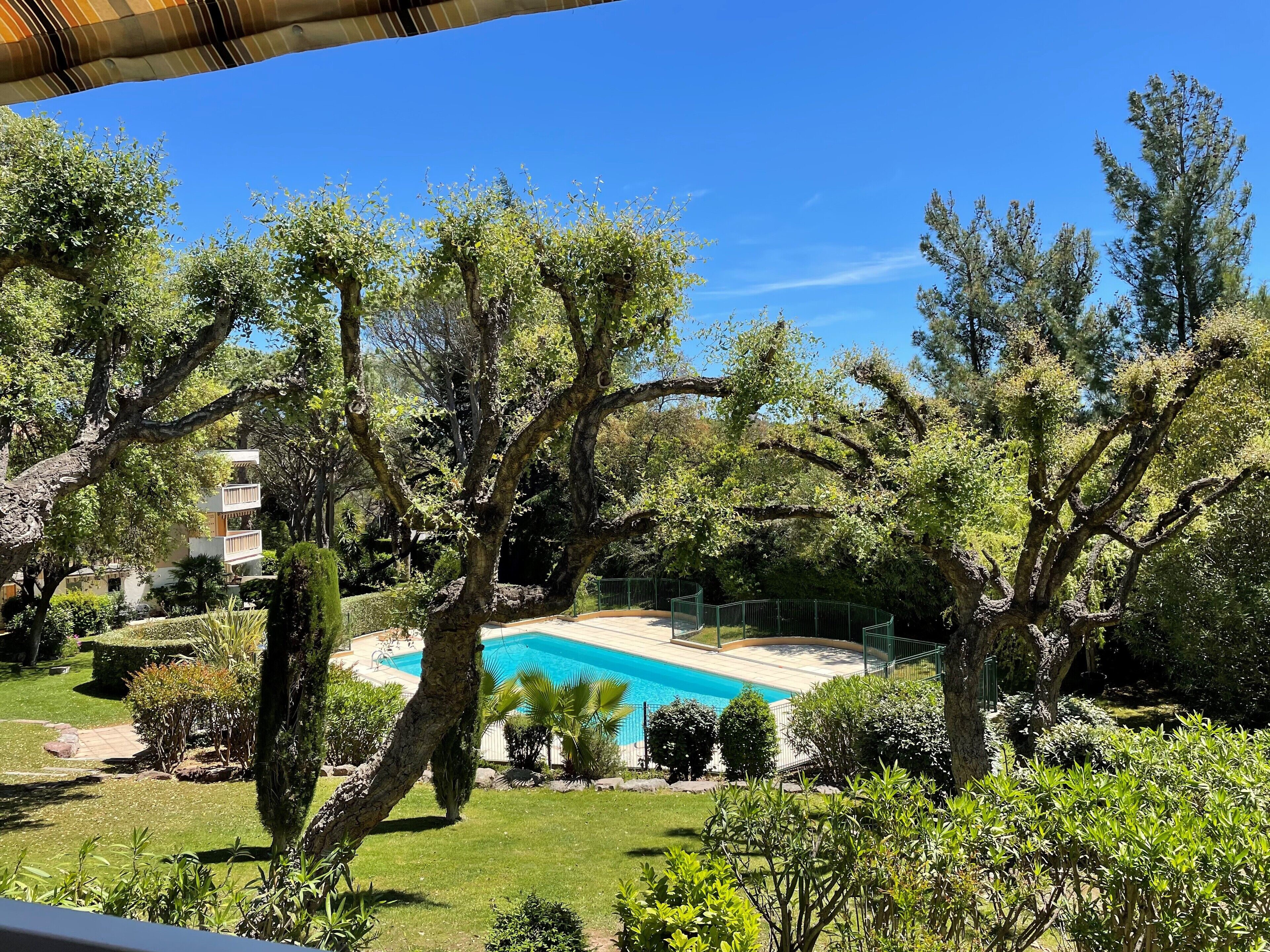 Appartement de Charme au Cœur des Golfs, Piscine Privée, Proximité de la mer