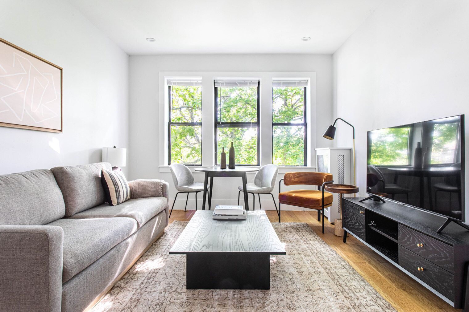 Charming Brighton 2BR w W/D, by Restaurants & Shops by Blueground