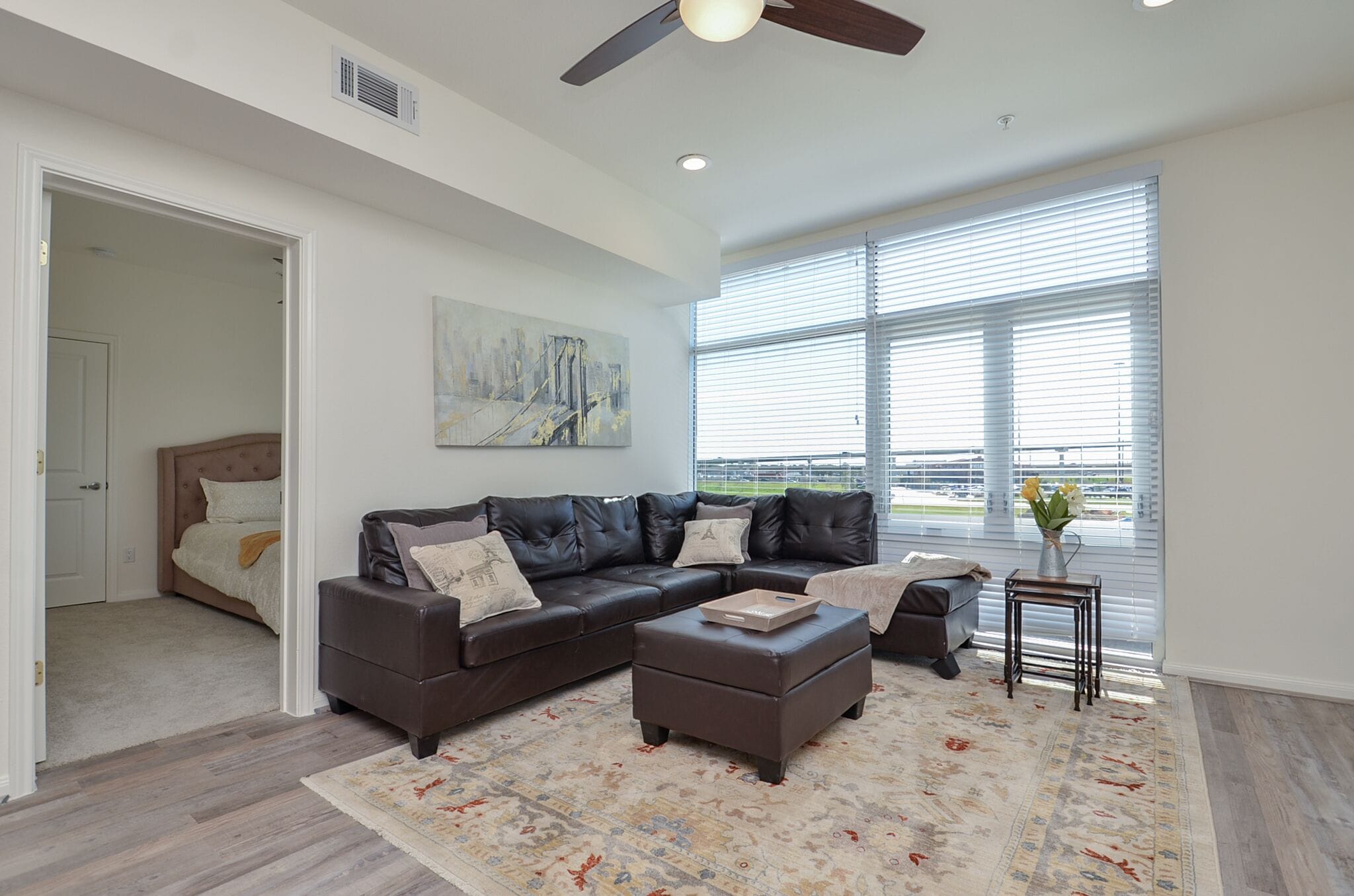 Contemporary Urban Living in Gated Complex |2Q